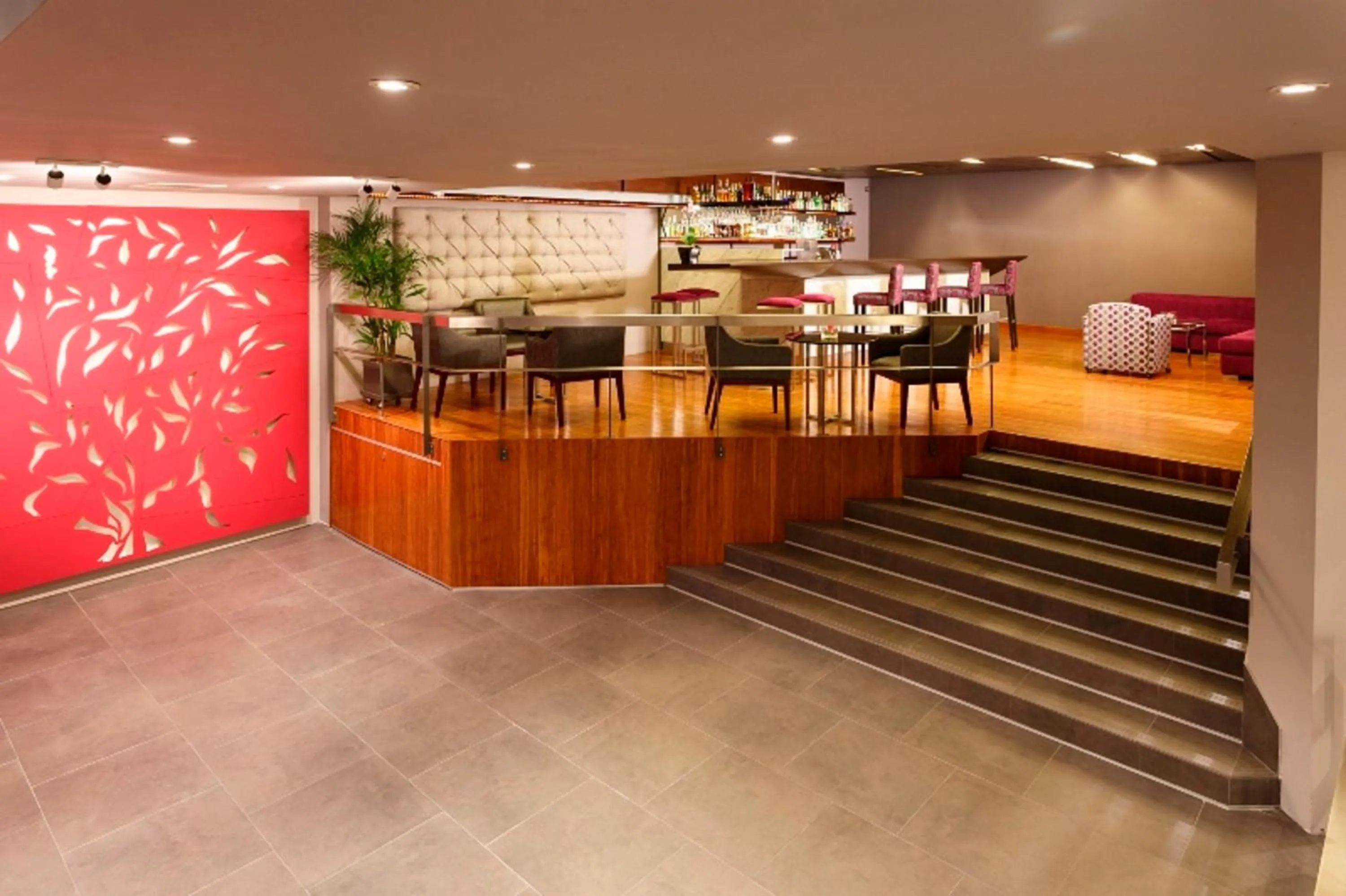 Lounge or bar in Crowne Plaza Lima by IHG