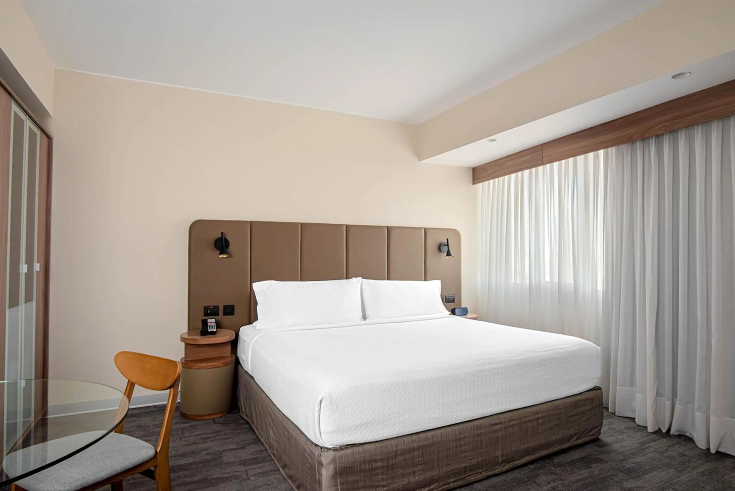 Bedroom, Bed in Crowne Plaza Lima by IHG