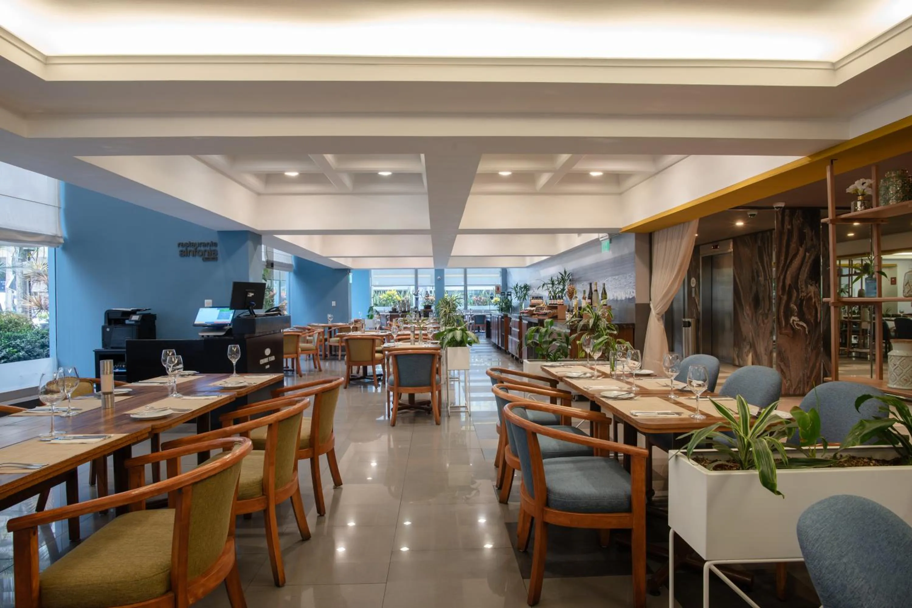 Restaurant/places to eat in Crowne Plaza Lima by IHG