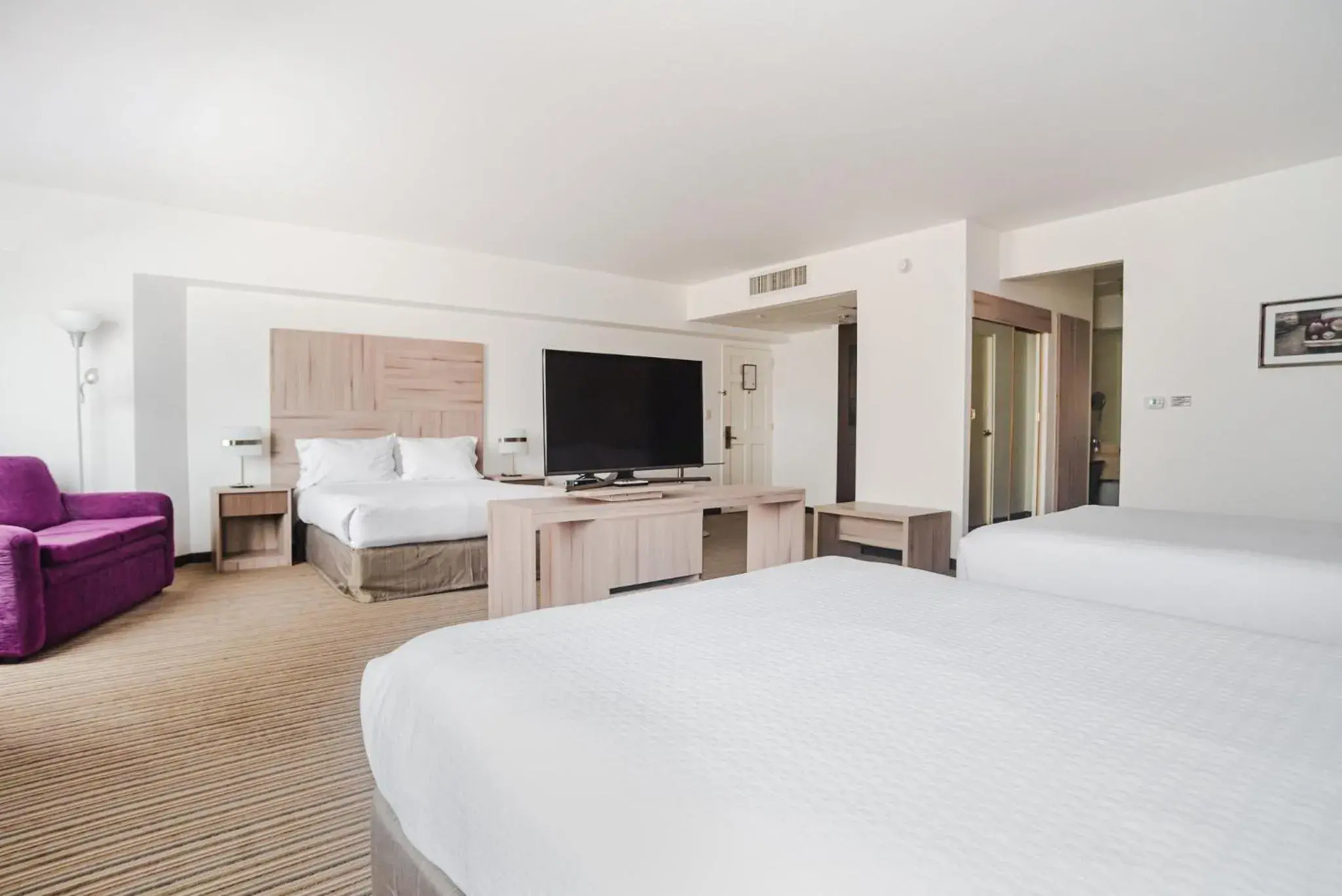 Premium Double Room with Three Double Beds and City View in Crowne Plaza Lima by IHG Premium Double Room with Three Double Beds and City View in Crowne Plaza Lima by IHG