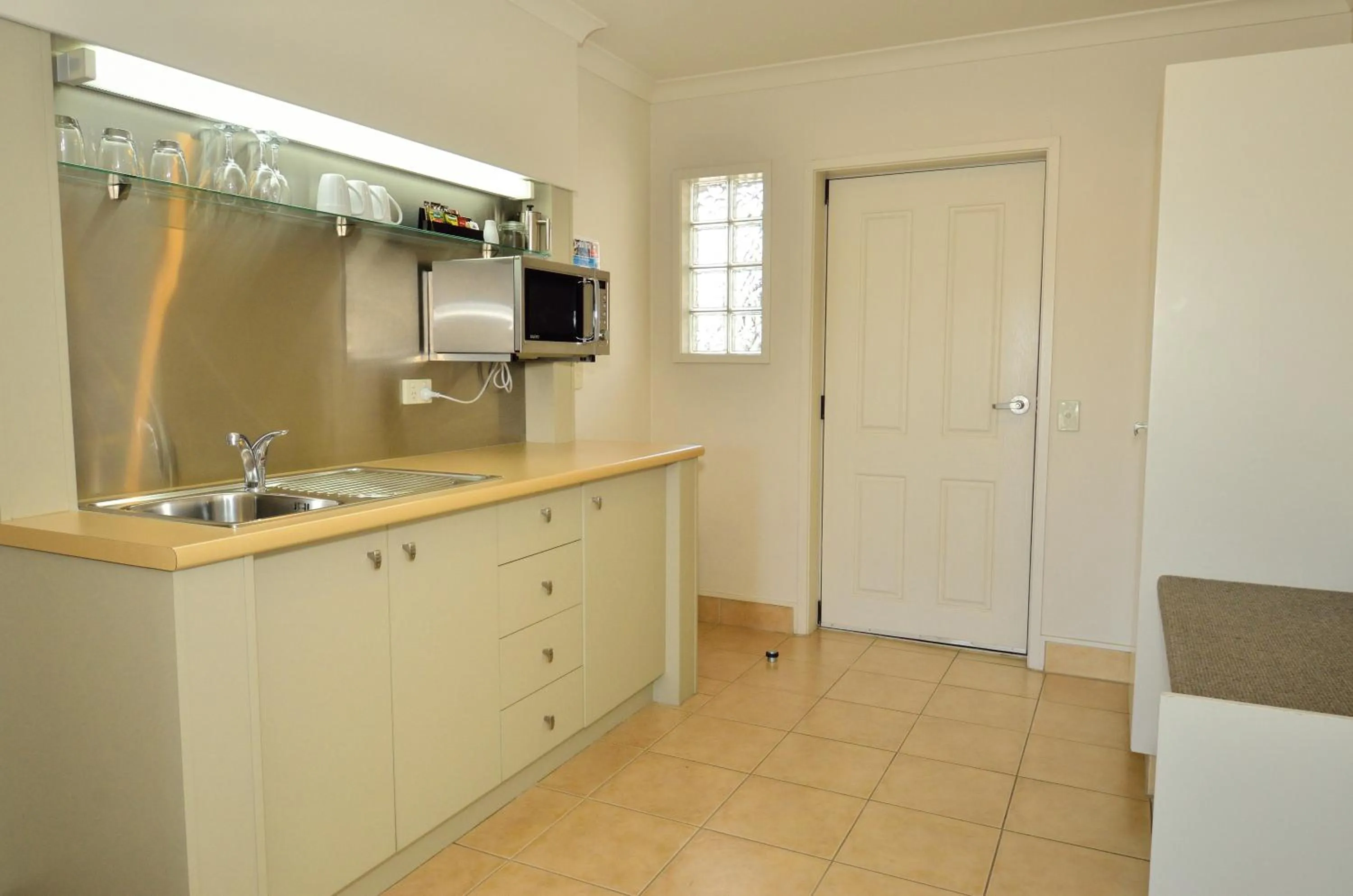 Kitchen or kitchenette in Senator Motor Inn