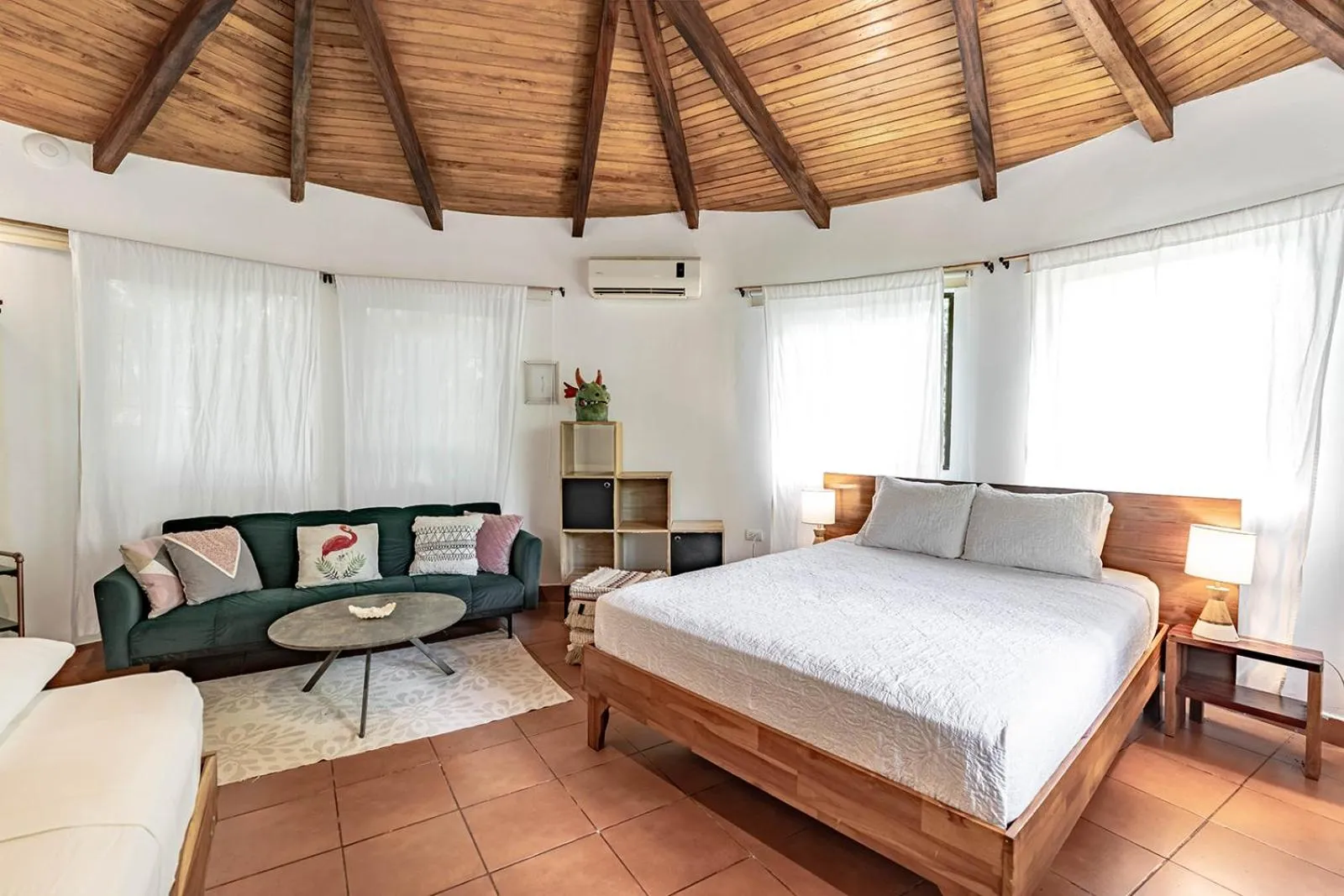 Photo of the whole room, Bed in SoulShine