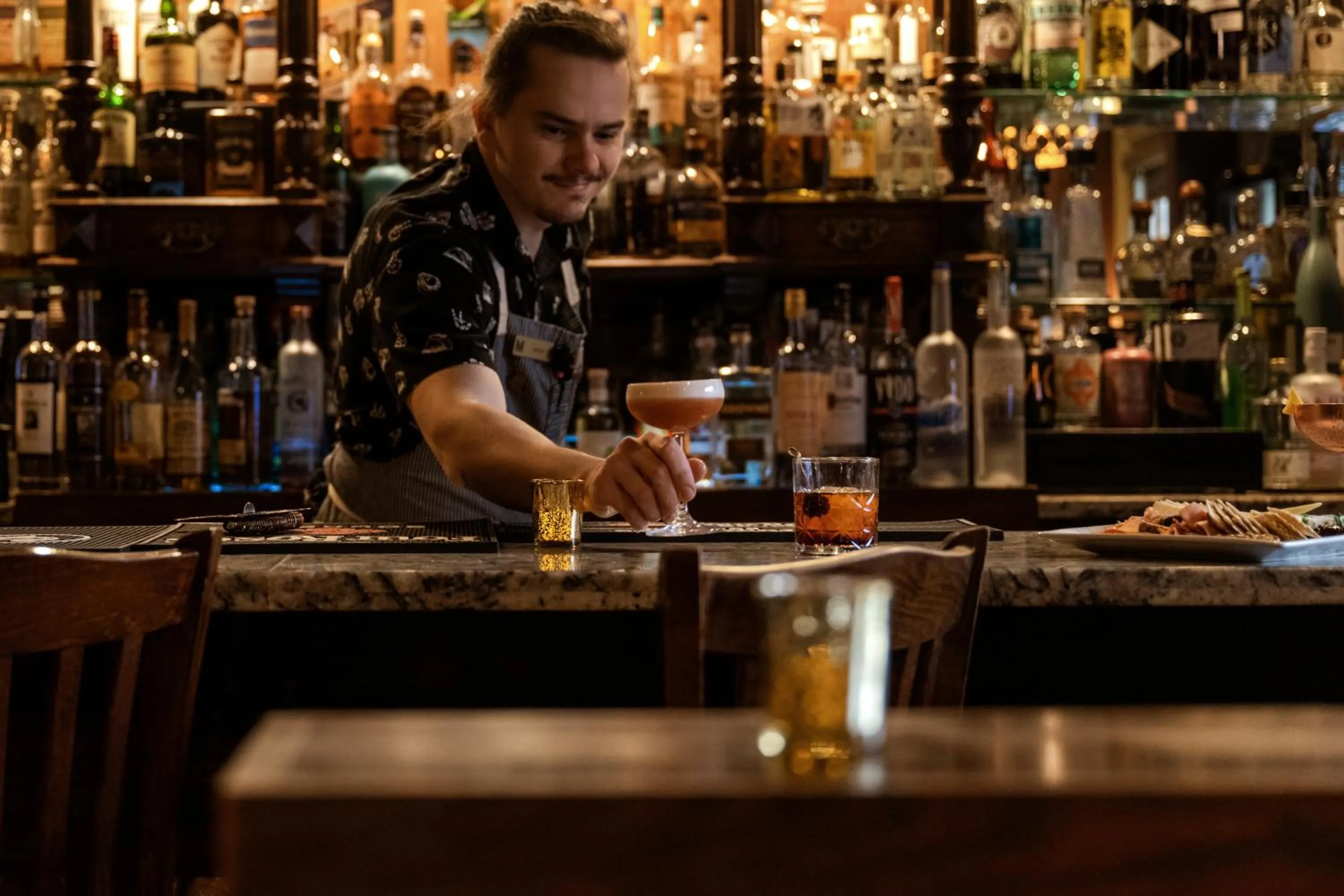 Lounge or bar in MarQueen Hotel - NEWLY RENOVATED