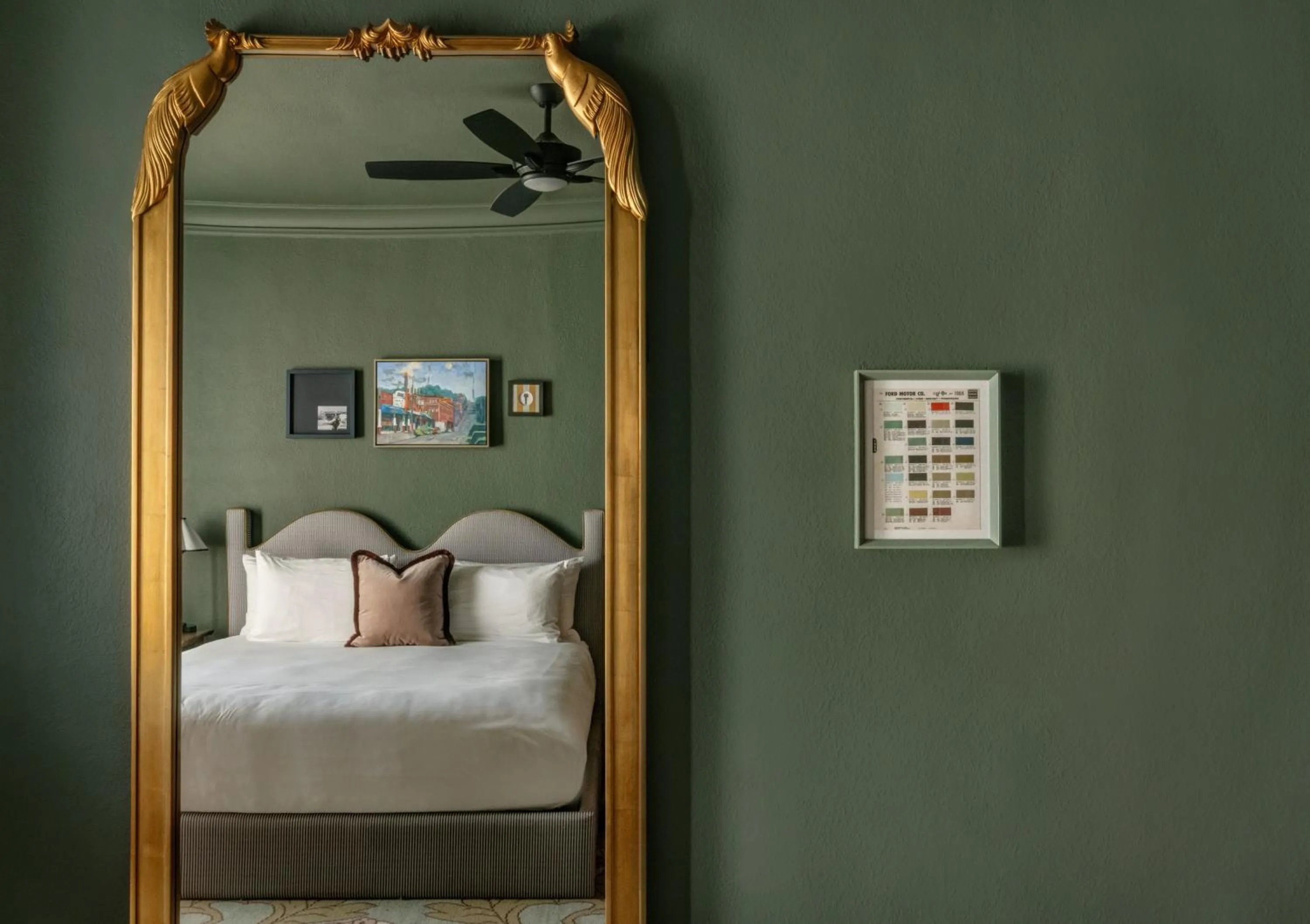 Guests, Bed in MarQueen Hotel - NEWLY RENOVATED