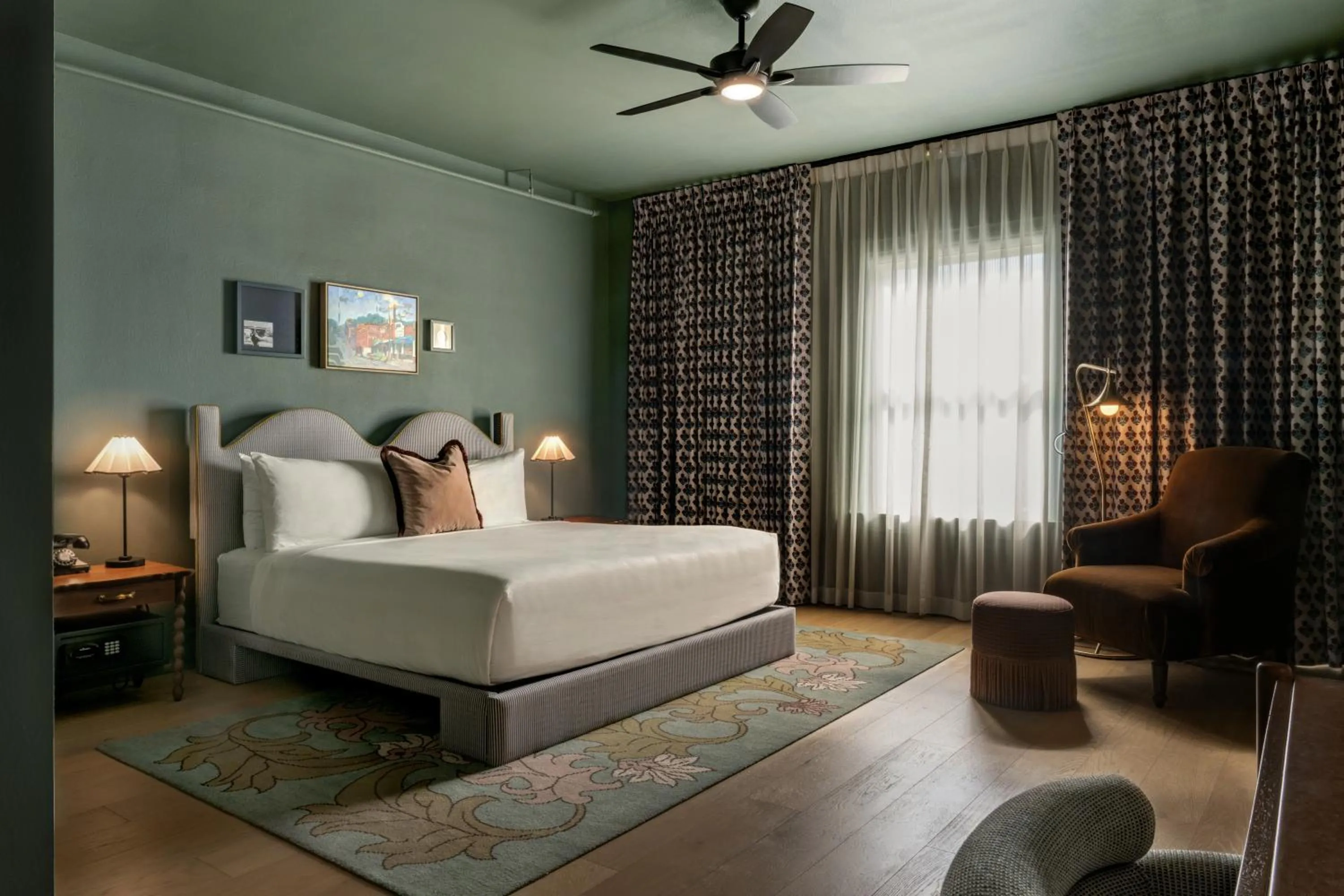 Guests, Bed in MarQueen Hotel - NEWLY RENOVATED