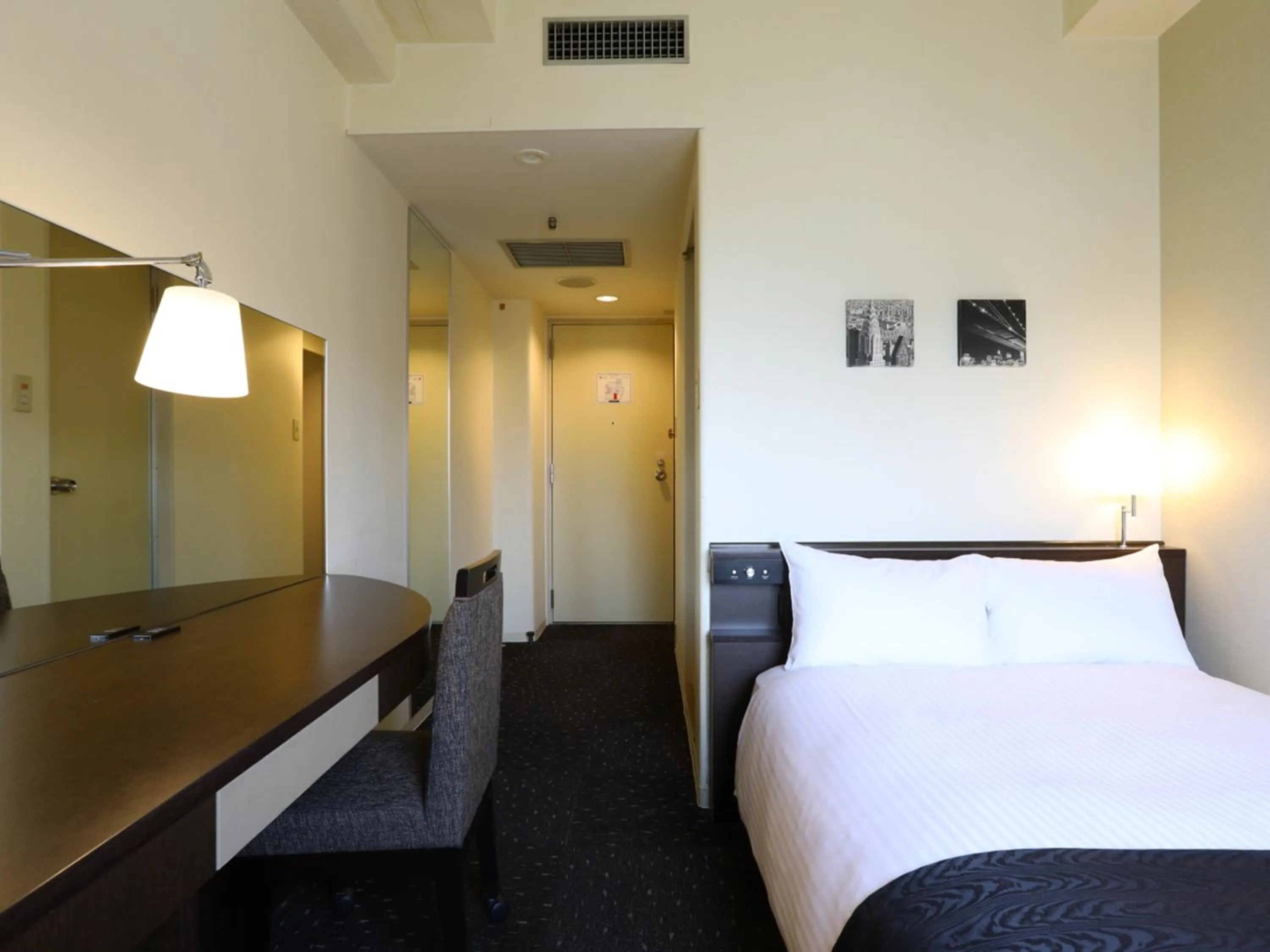 Photo of the whole room, Bed in APA Hotel Sagamihara Hashimoto Ekimae