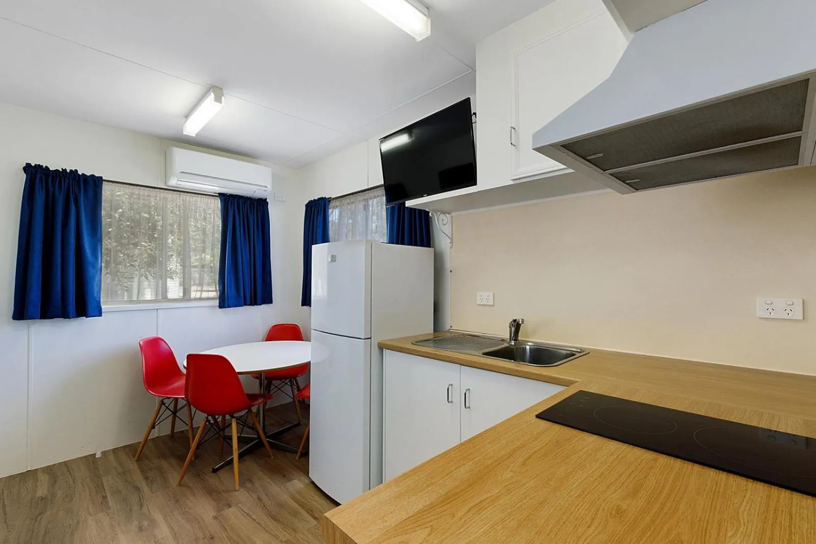 Kitchen or kitchenette in High Country Holiday Park