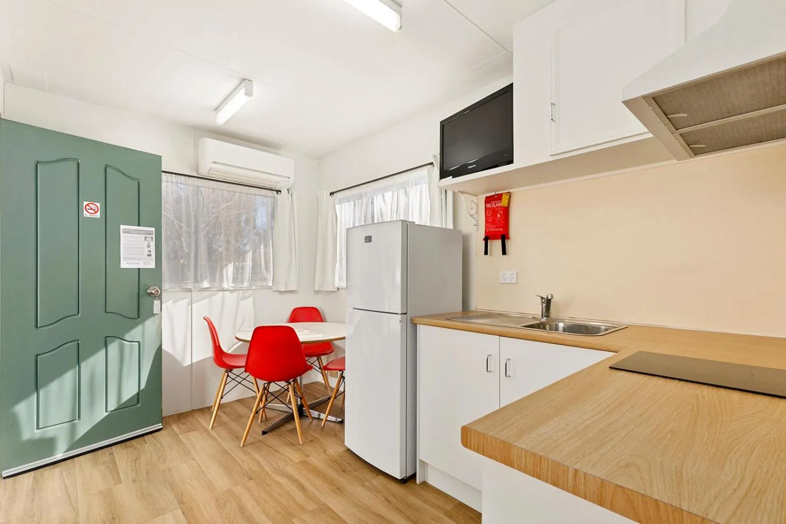 Kitchen or kitchenette in High Country Holiday Park