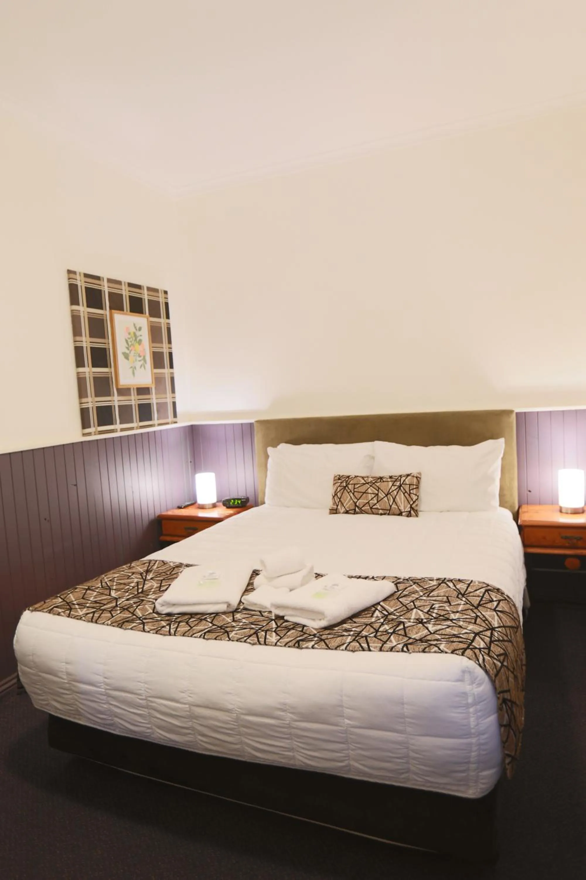 Bed in The Esplanade Motel