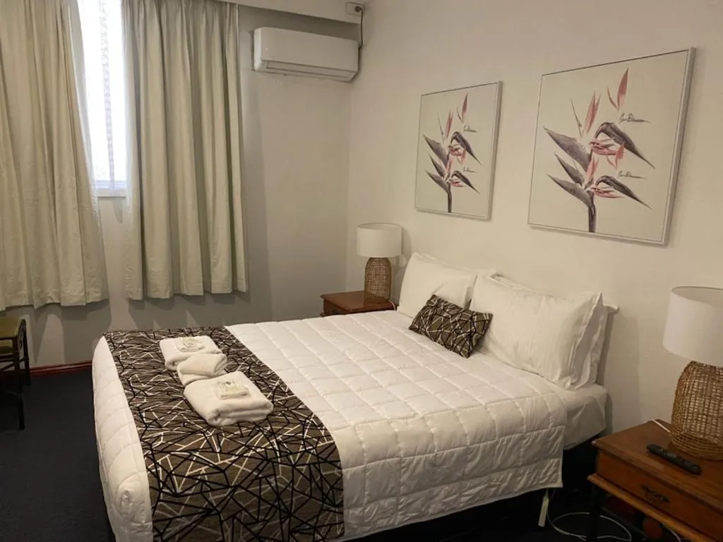 Bed in The Esplanade Motel