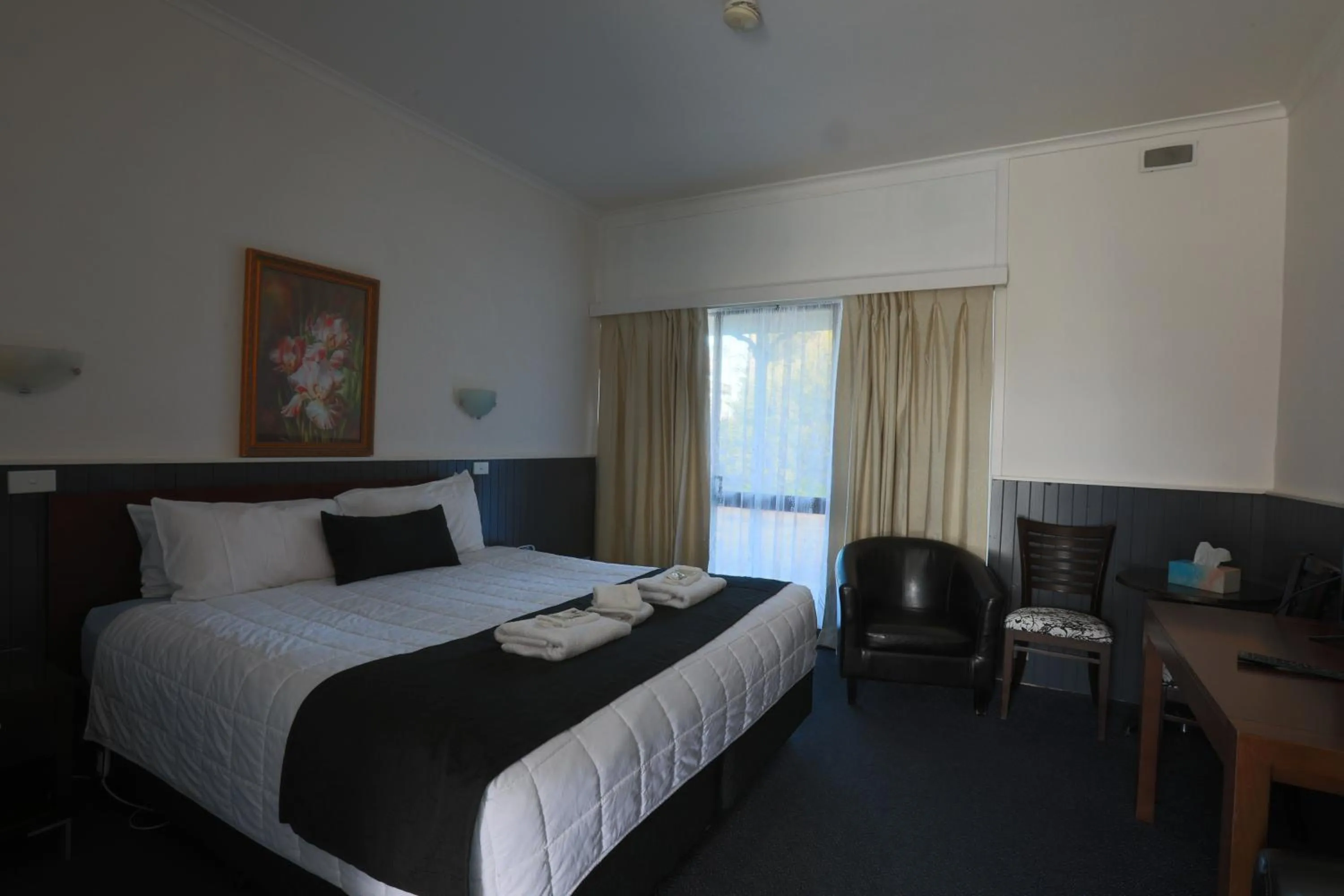 Bed in The Esplanade Motel