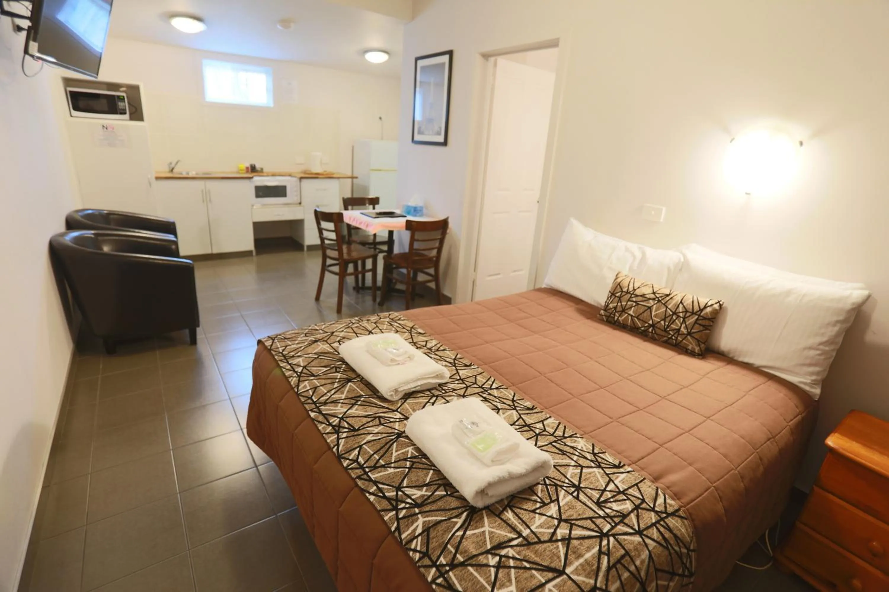 Bed in The Esplanade Motel