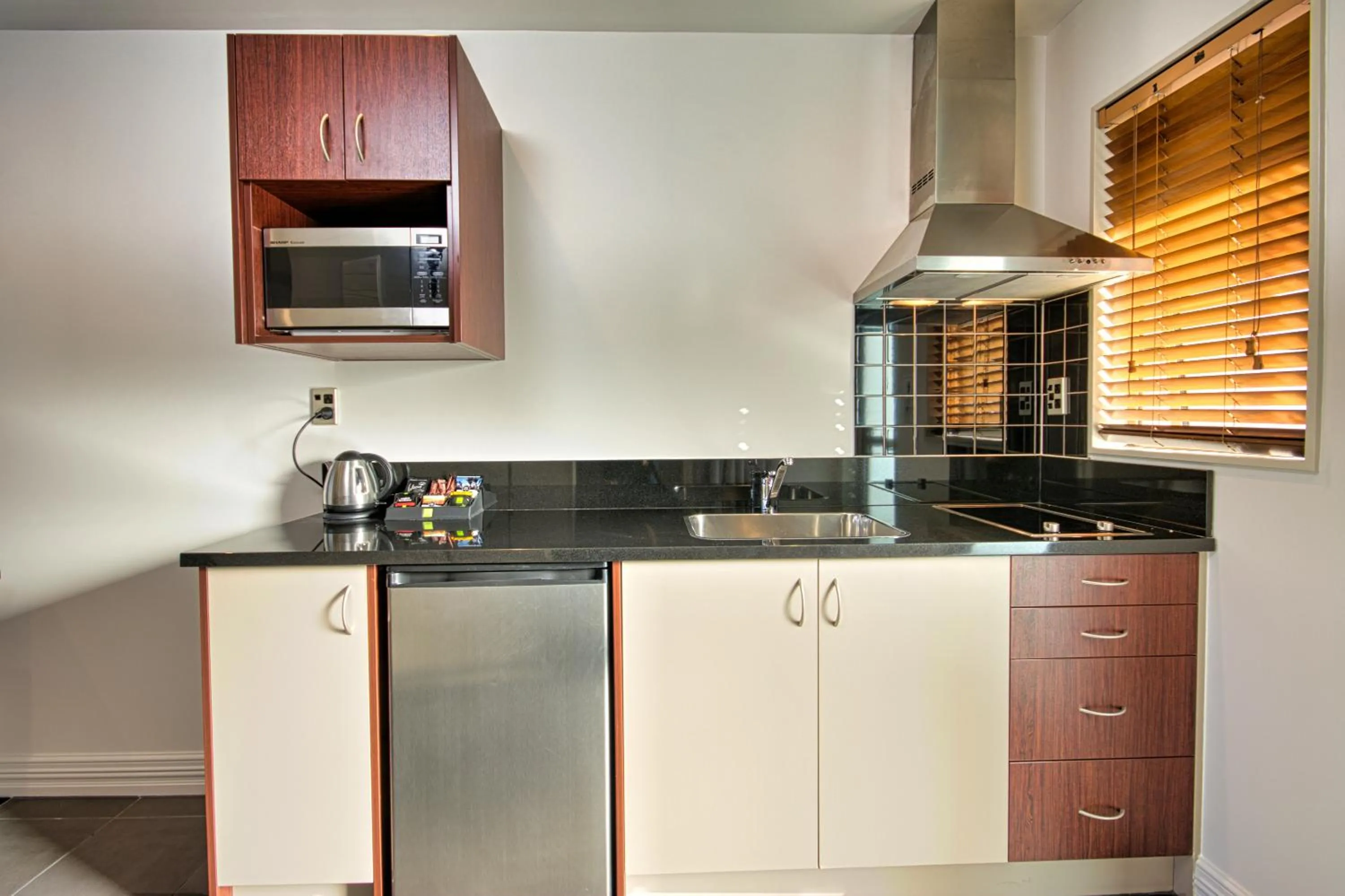 Kitchen or kitchenette in Autoline Motel Queenstown