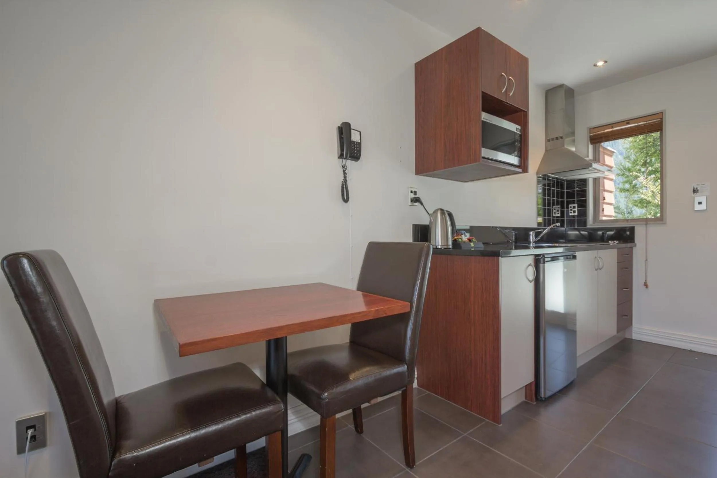 Kitchen or kitchenette in Autoline Motel Queenstown