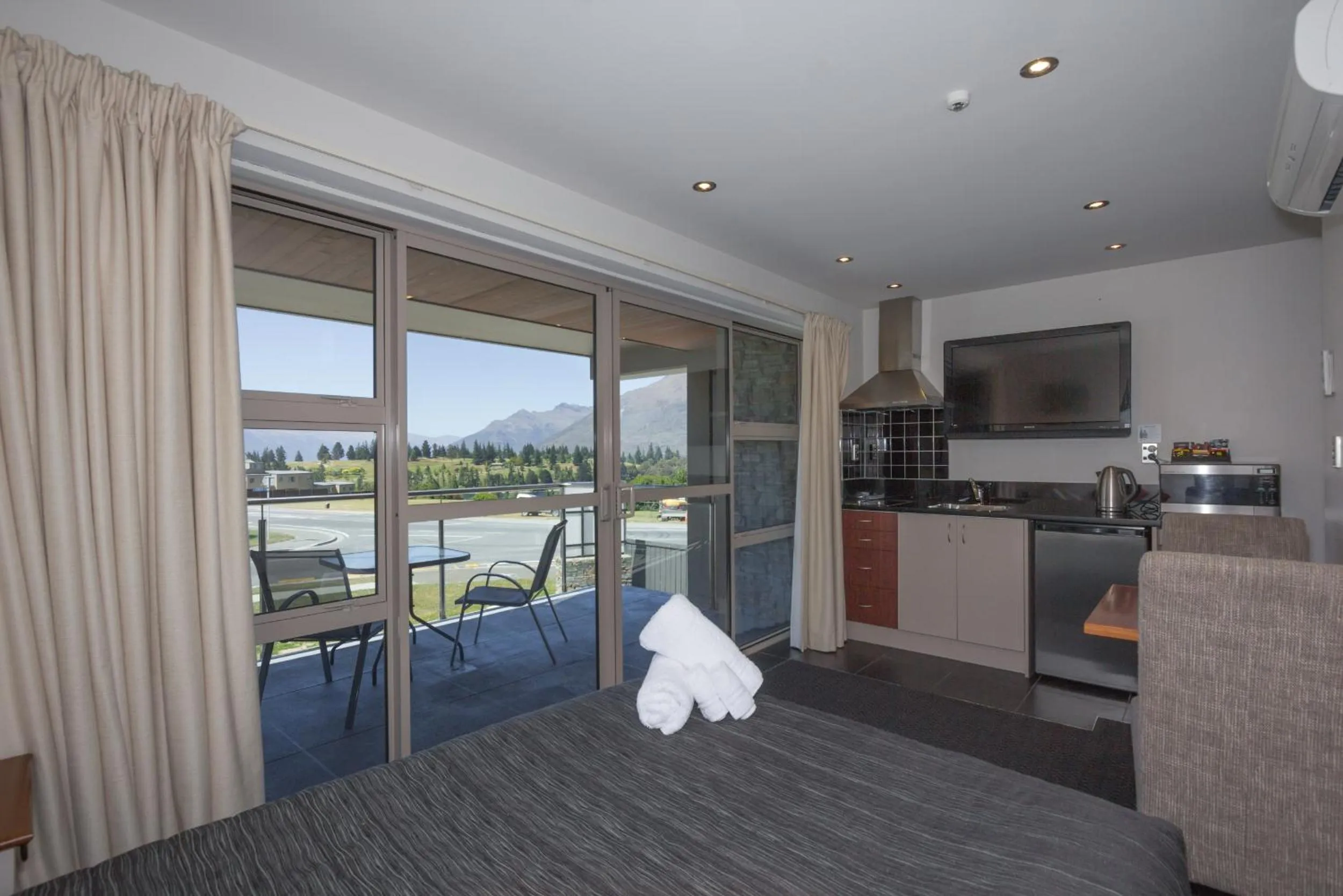 Bed in Autoline Motel Queenstown