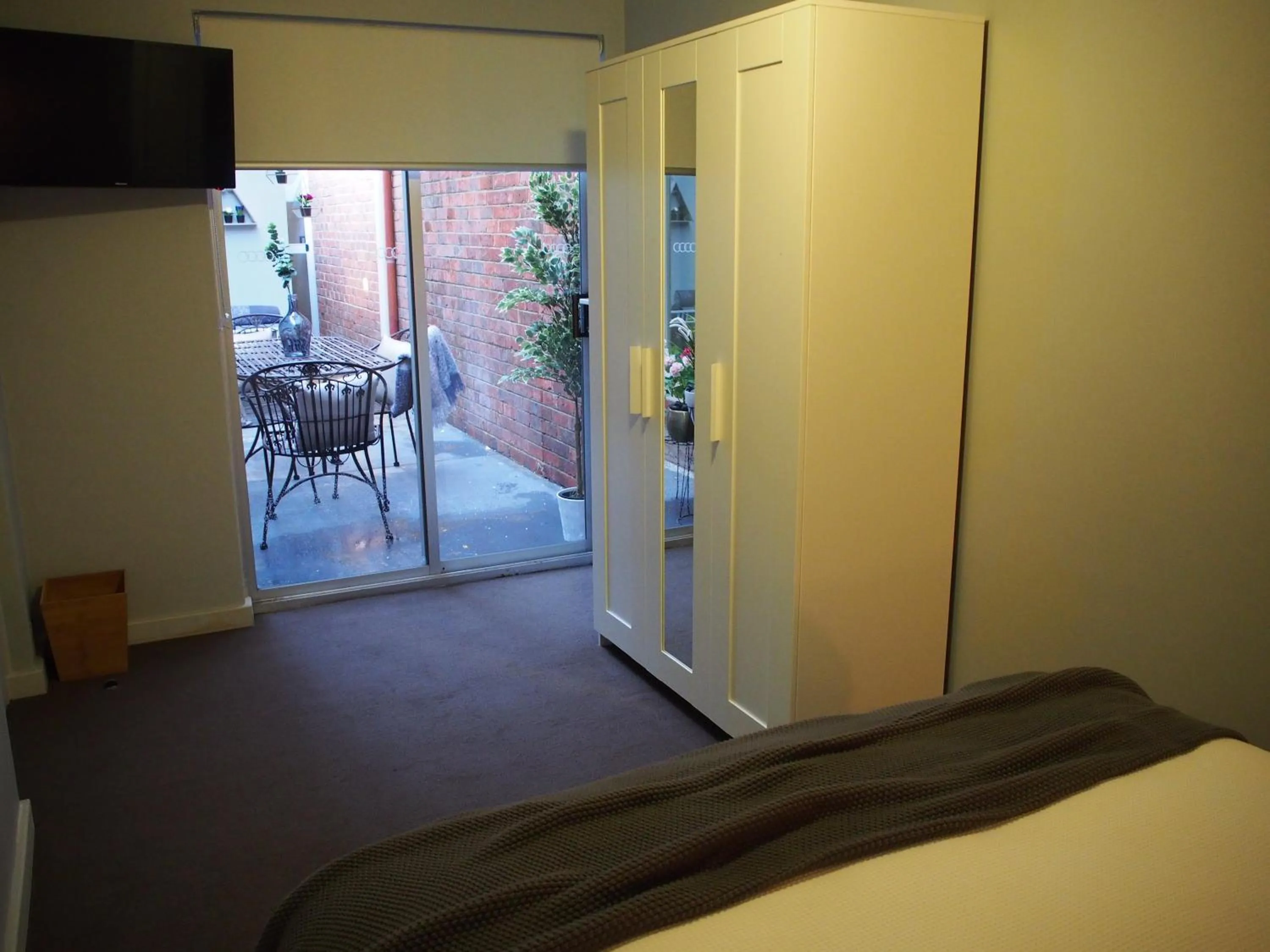 Photo of the whole room, Bed in City Quarters on Brewer