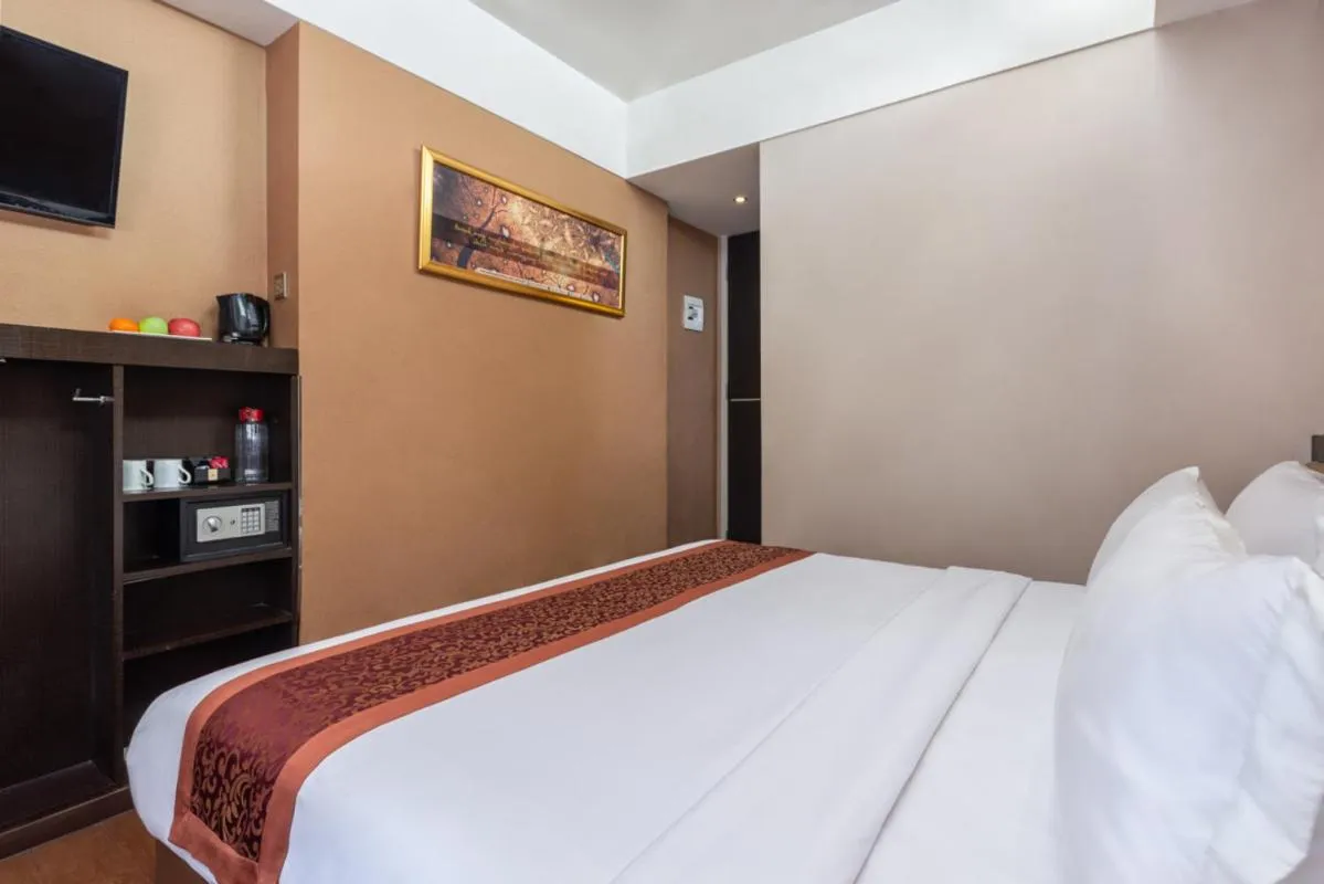 Bed in Favor Hotel Makassar City Center By LIFE