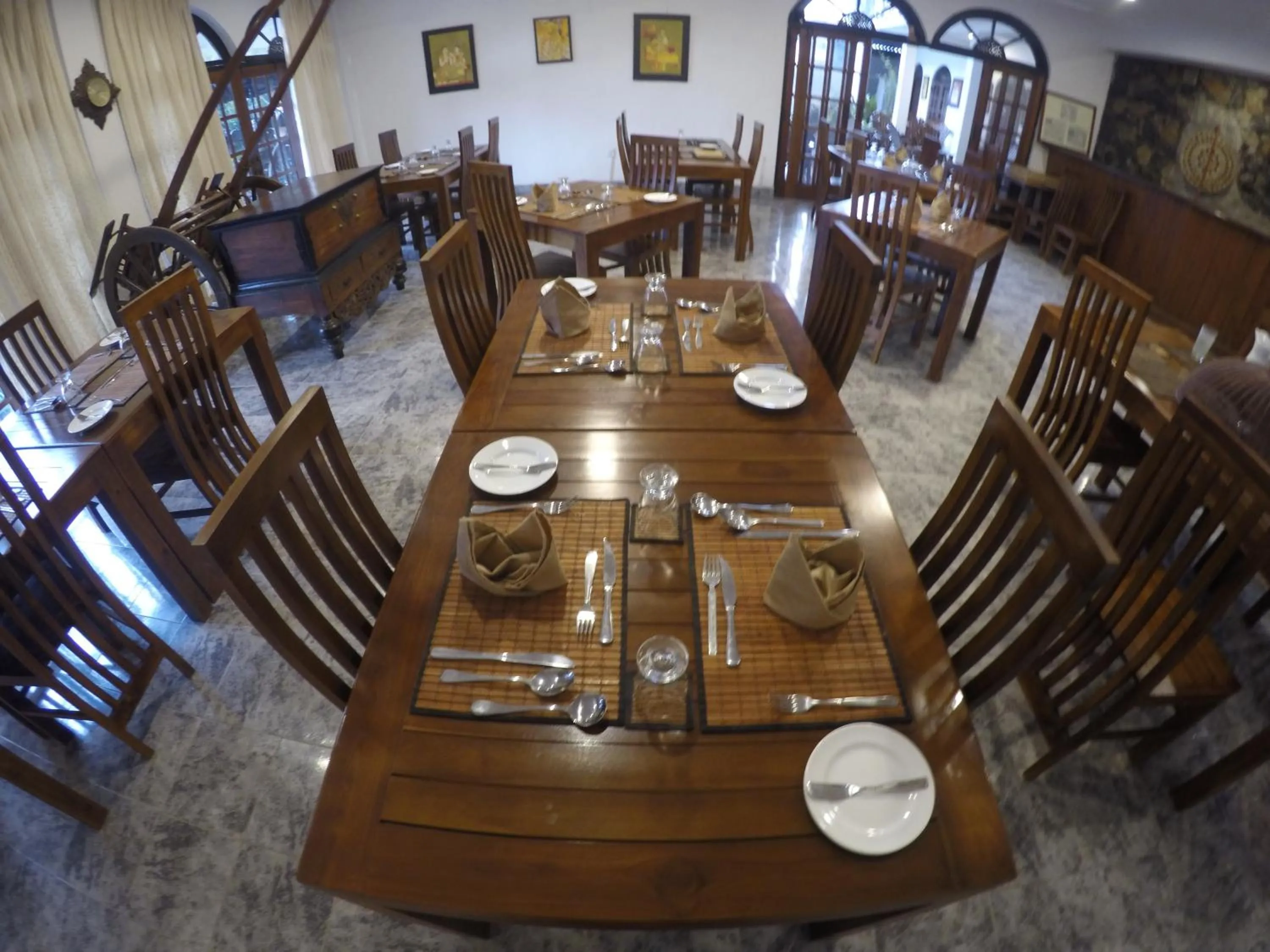 Restaurant/places to eat in Hotel Sunray