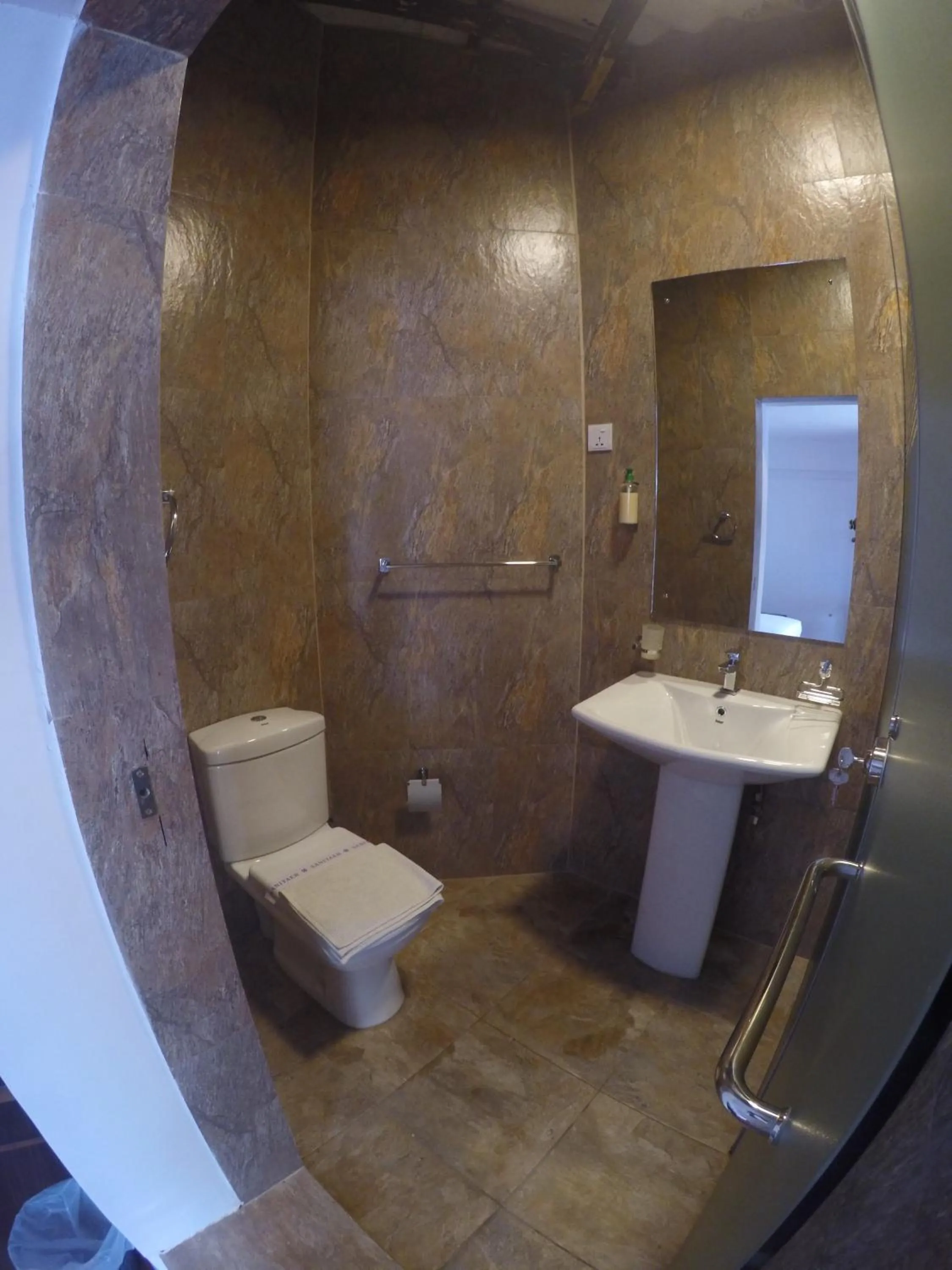 Toilet in Hotel Sunray