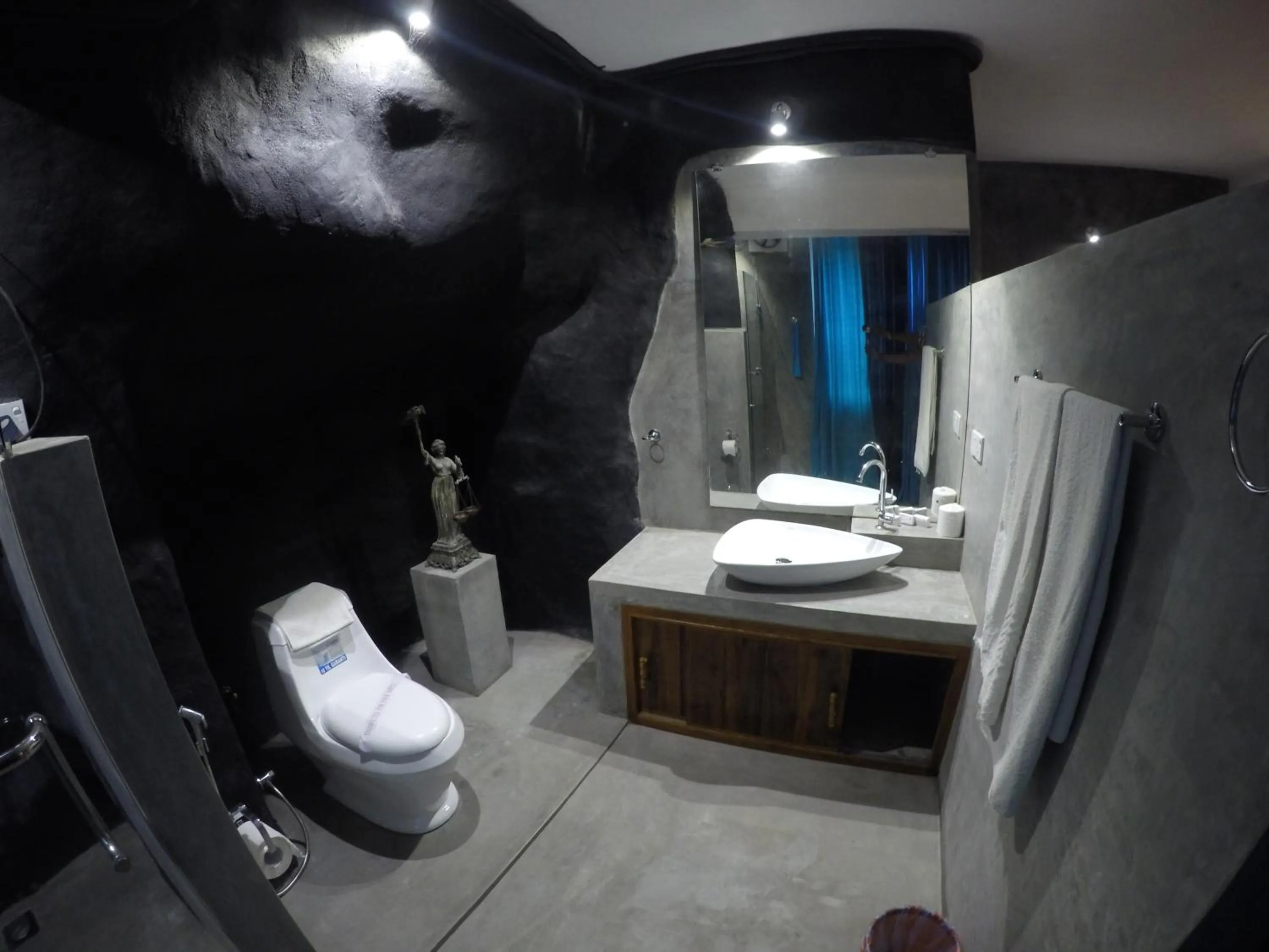 Toilet in Hotel Sunray