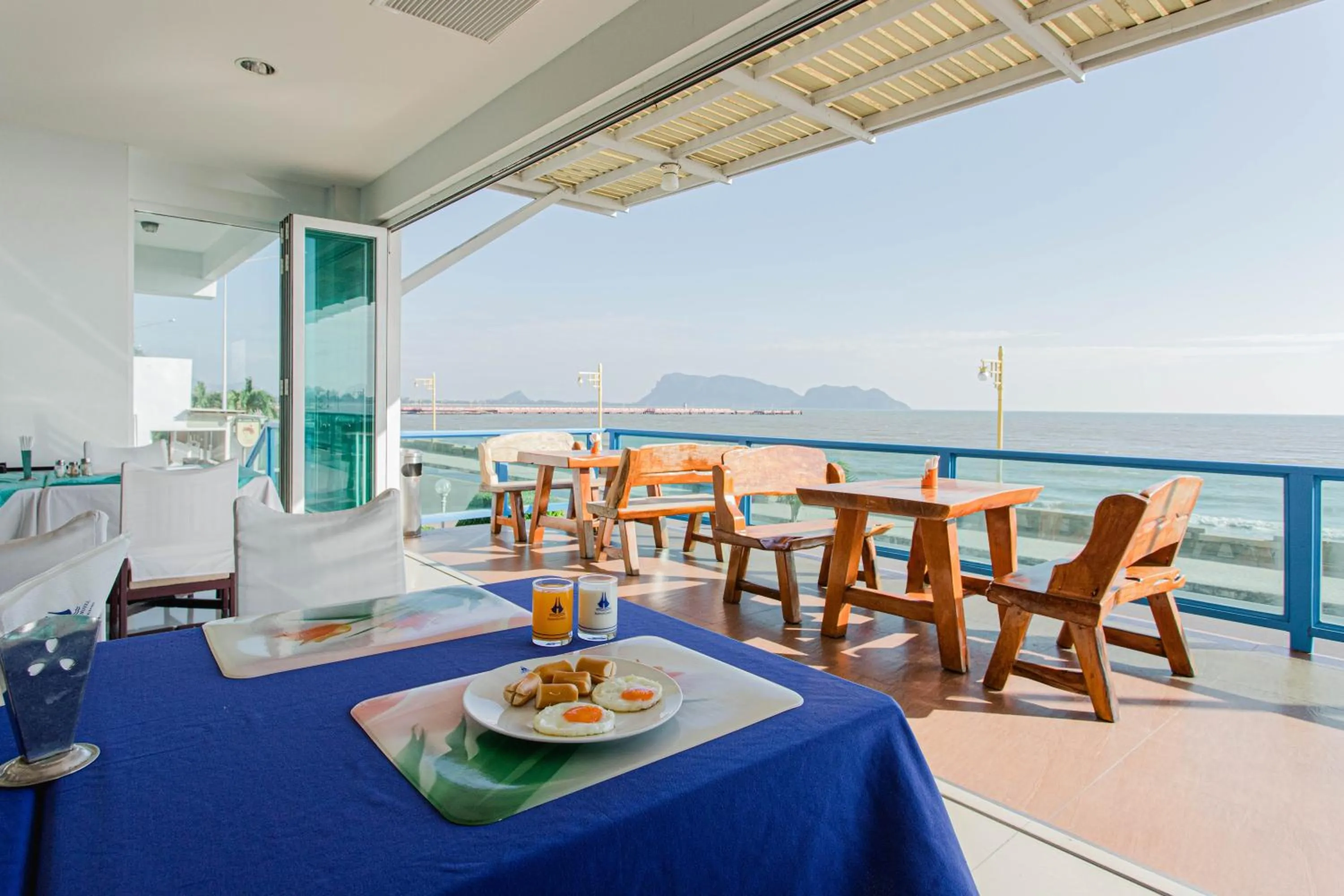 Restaurant/places to eat in Hadthong Hotel