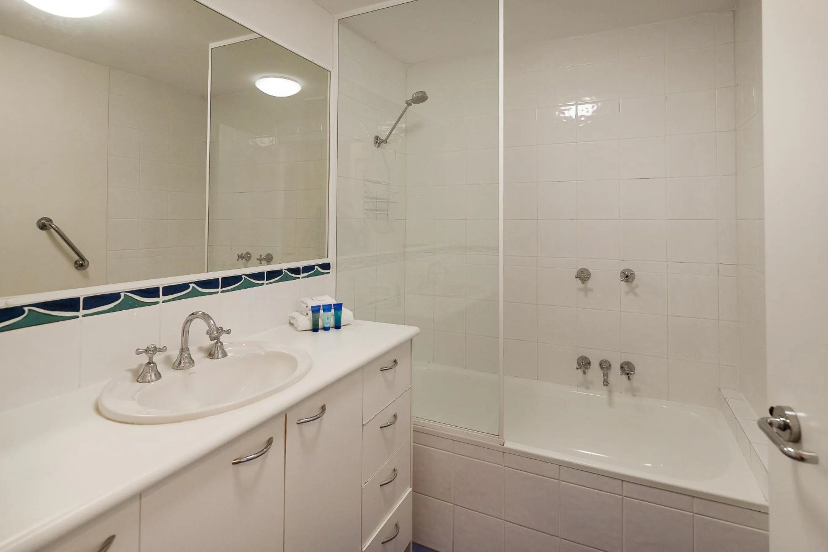 Aqua Promenade Beachfront Holiday Apartments