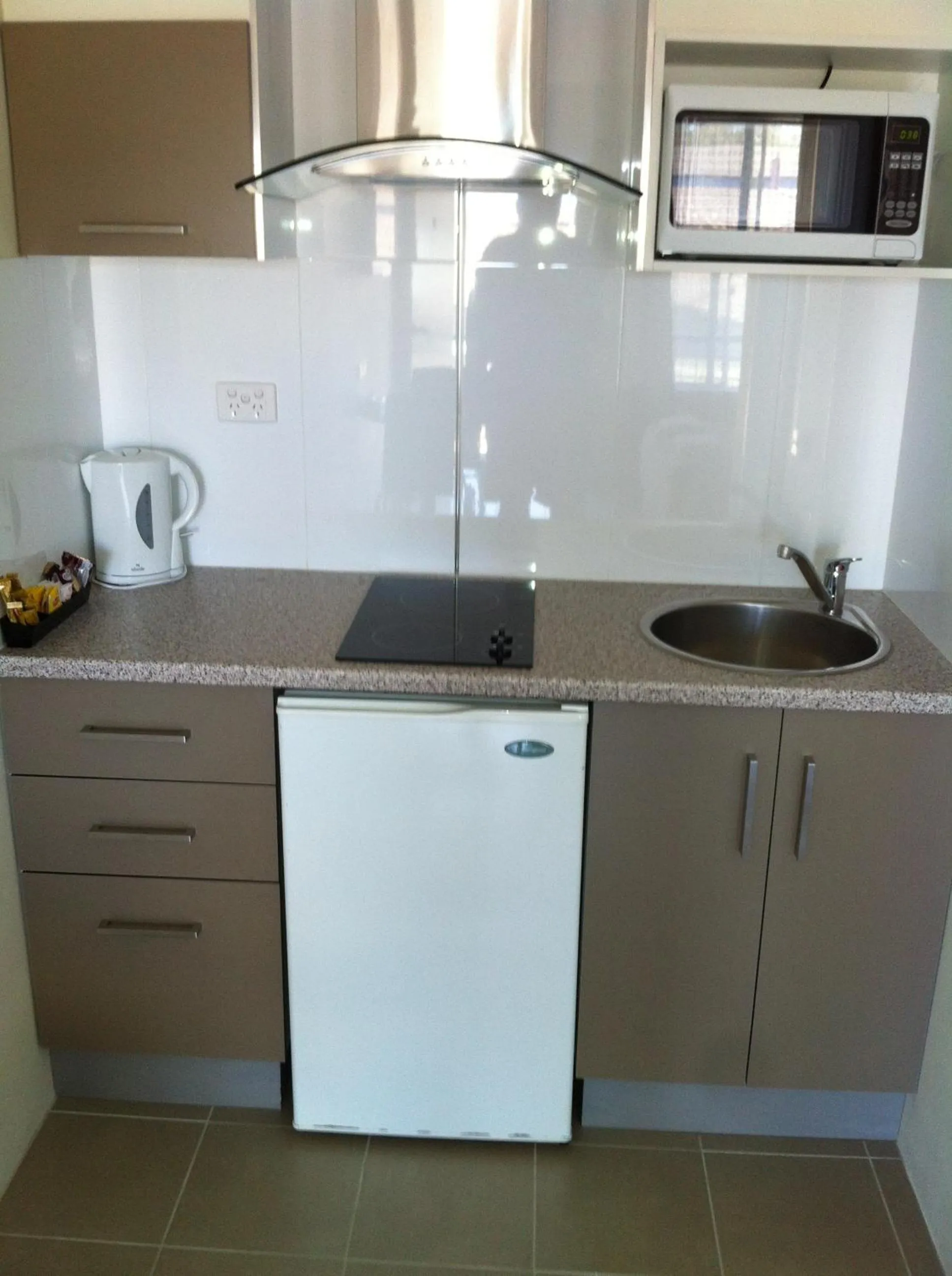 Kitchen or kitchenette in Centrepoint Motel