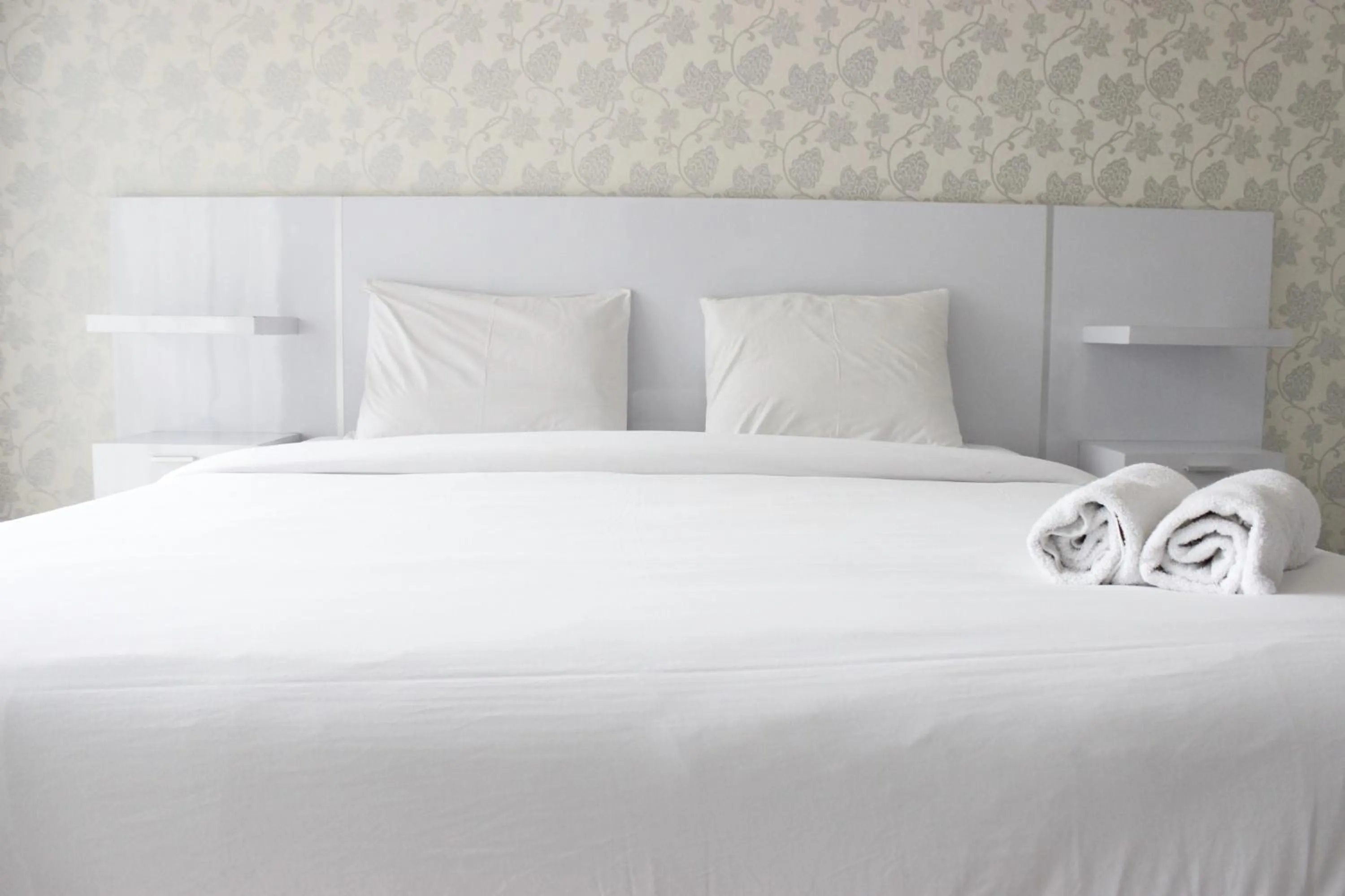 Bed in Relaxing Studio near ITB at Beverly Dago Apartment By Travelio