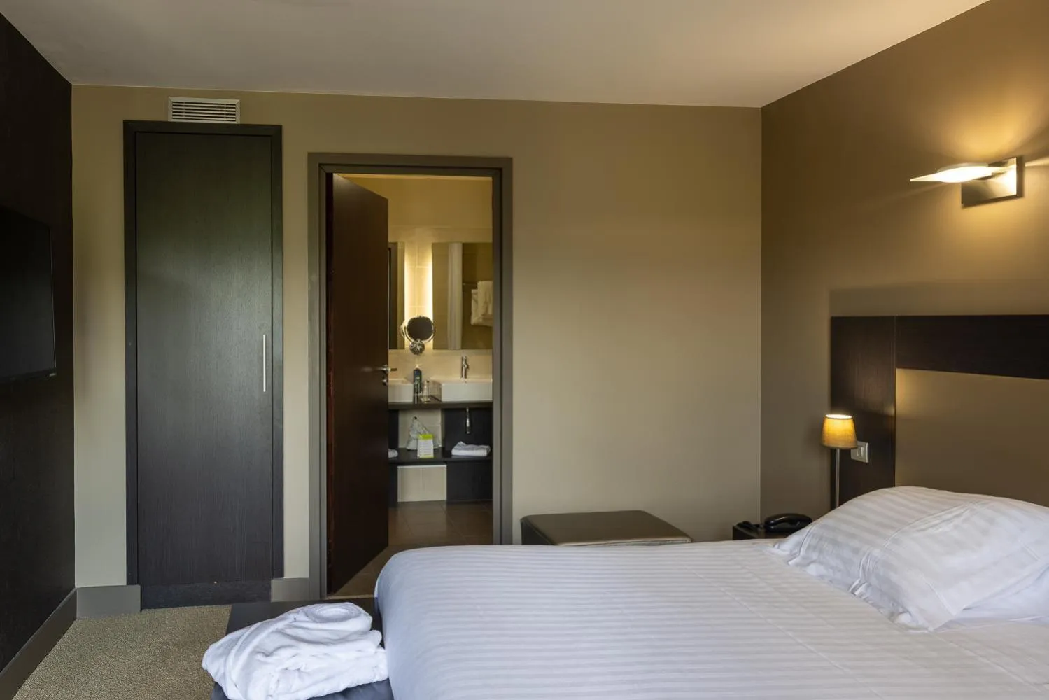 Bed in Hôtel Les Rives