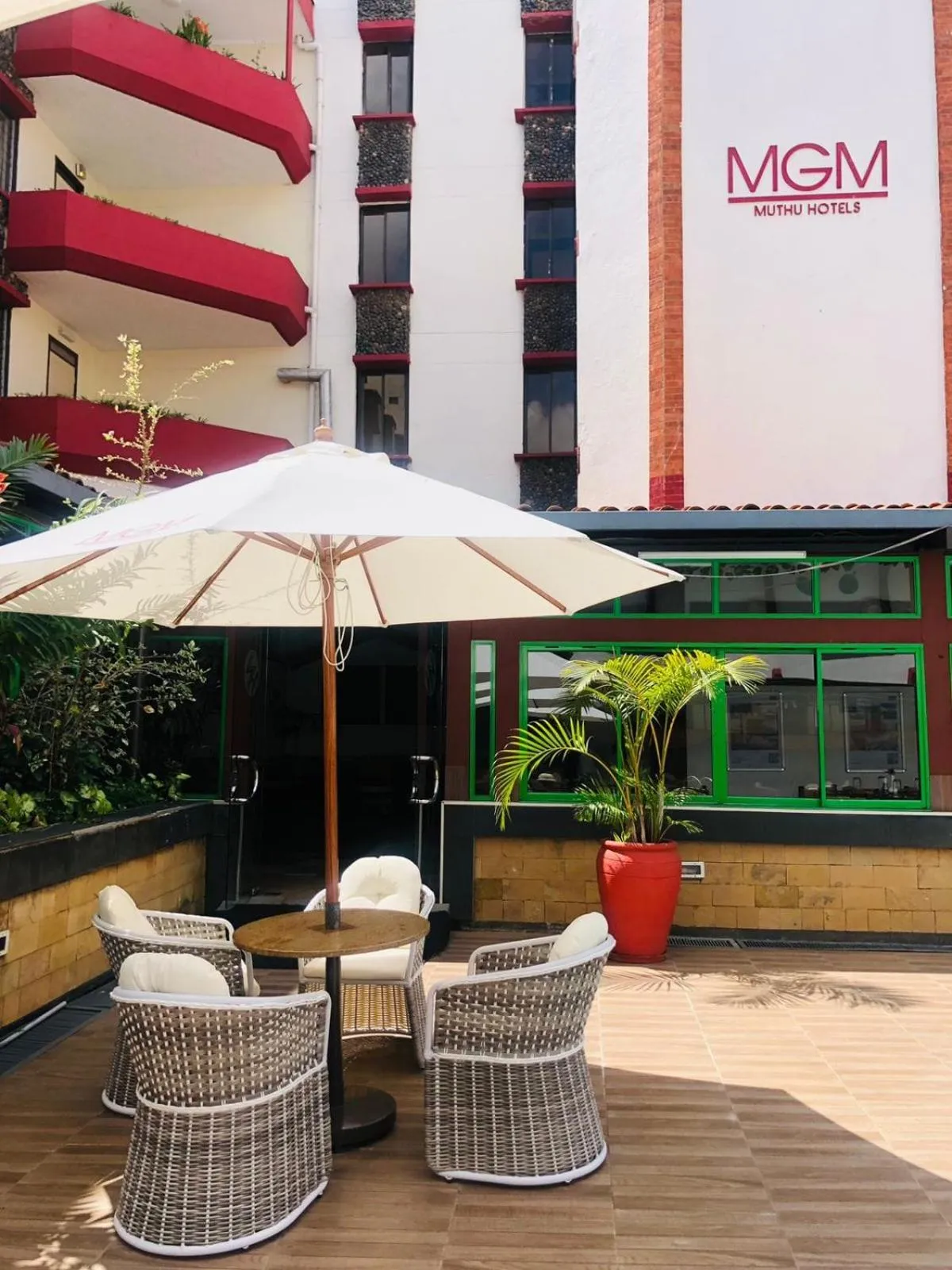 Restaurant/places to eat in Muthu Silver Springs Hotel