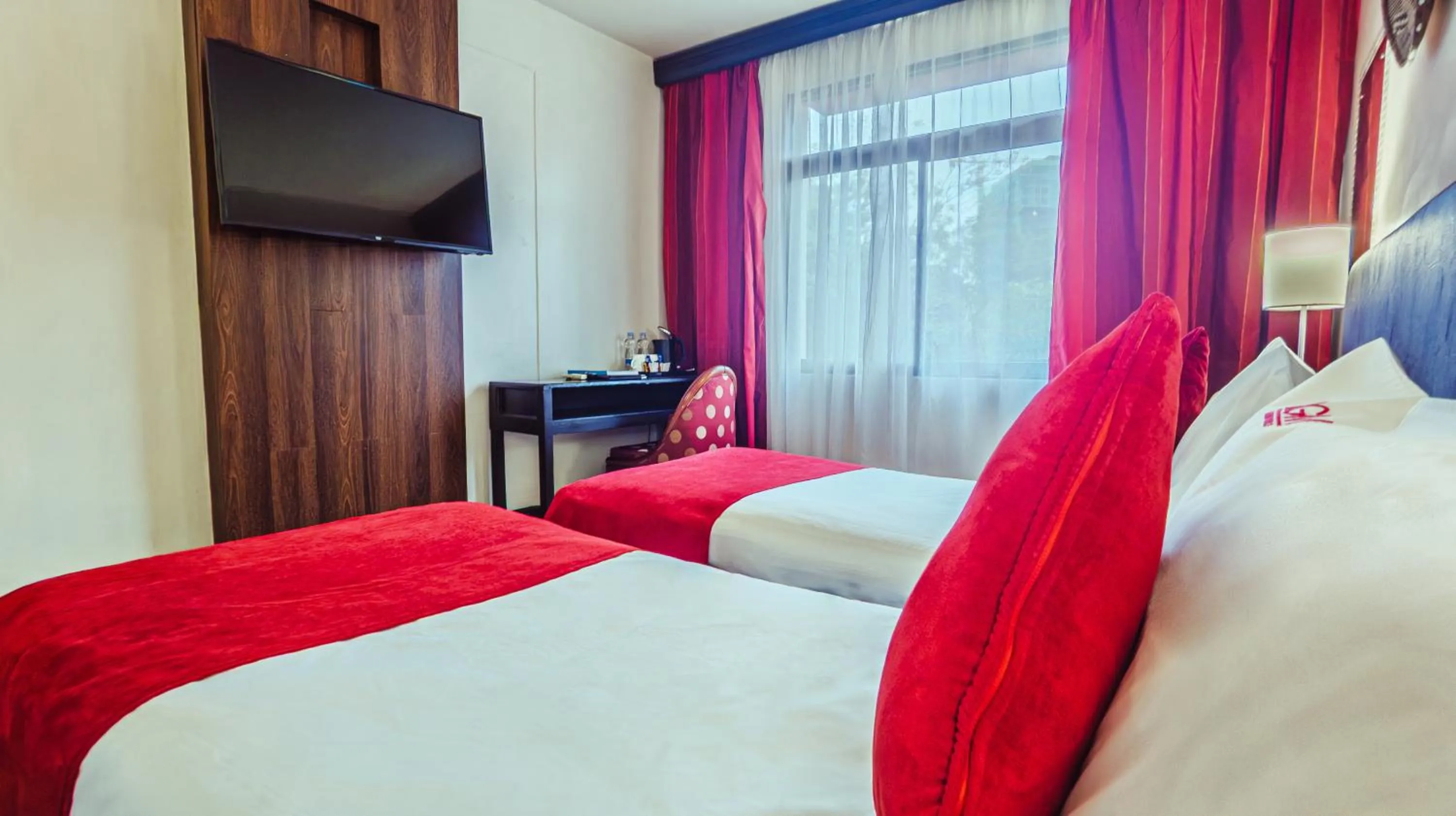 Bedroom, Bed in Muthu Silver Springs Hotel