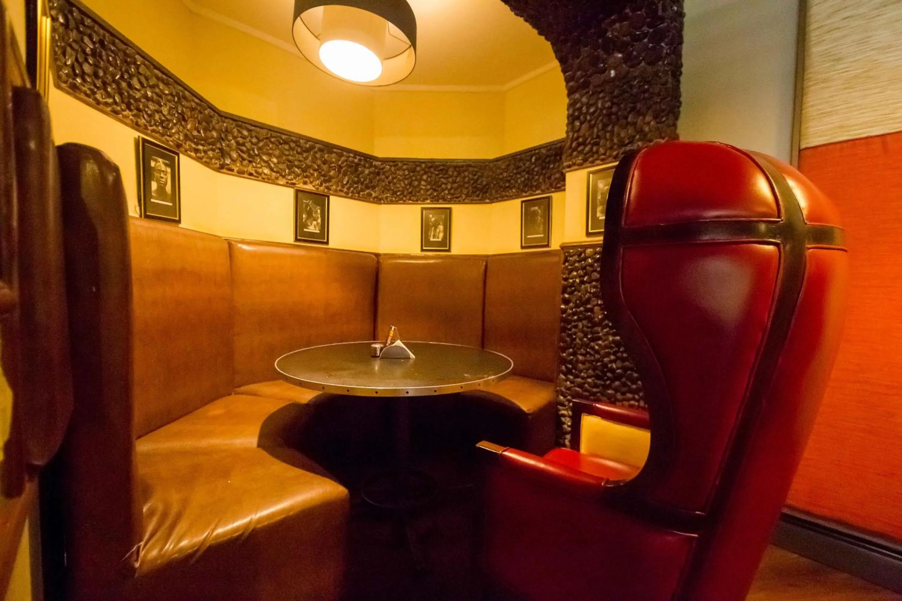 Lounge or bar in Muthu Silver Springs Hotel