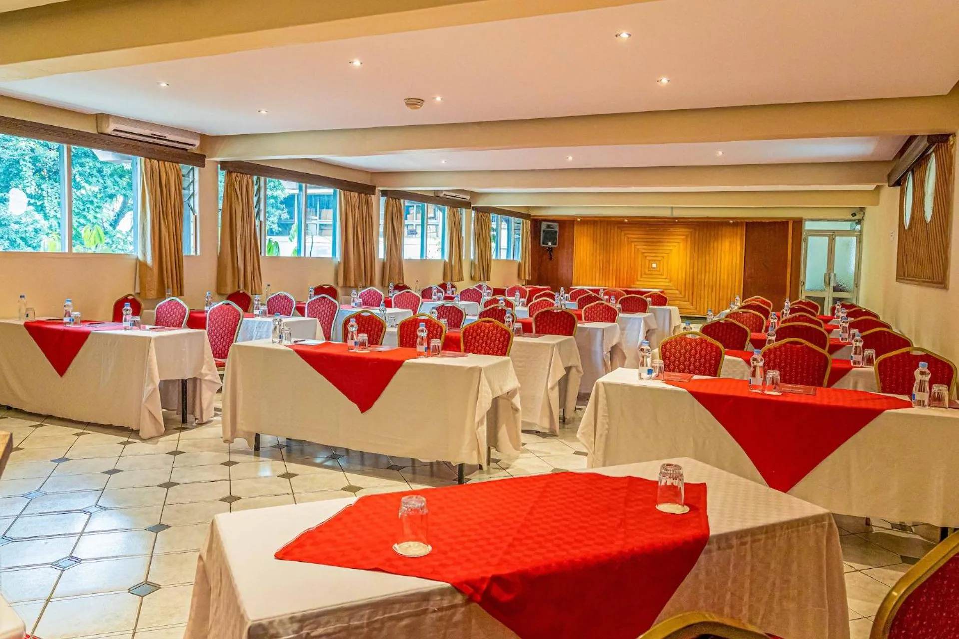 Meeting/conference room in Muthu Silver Springs Hotel