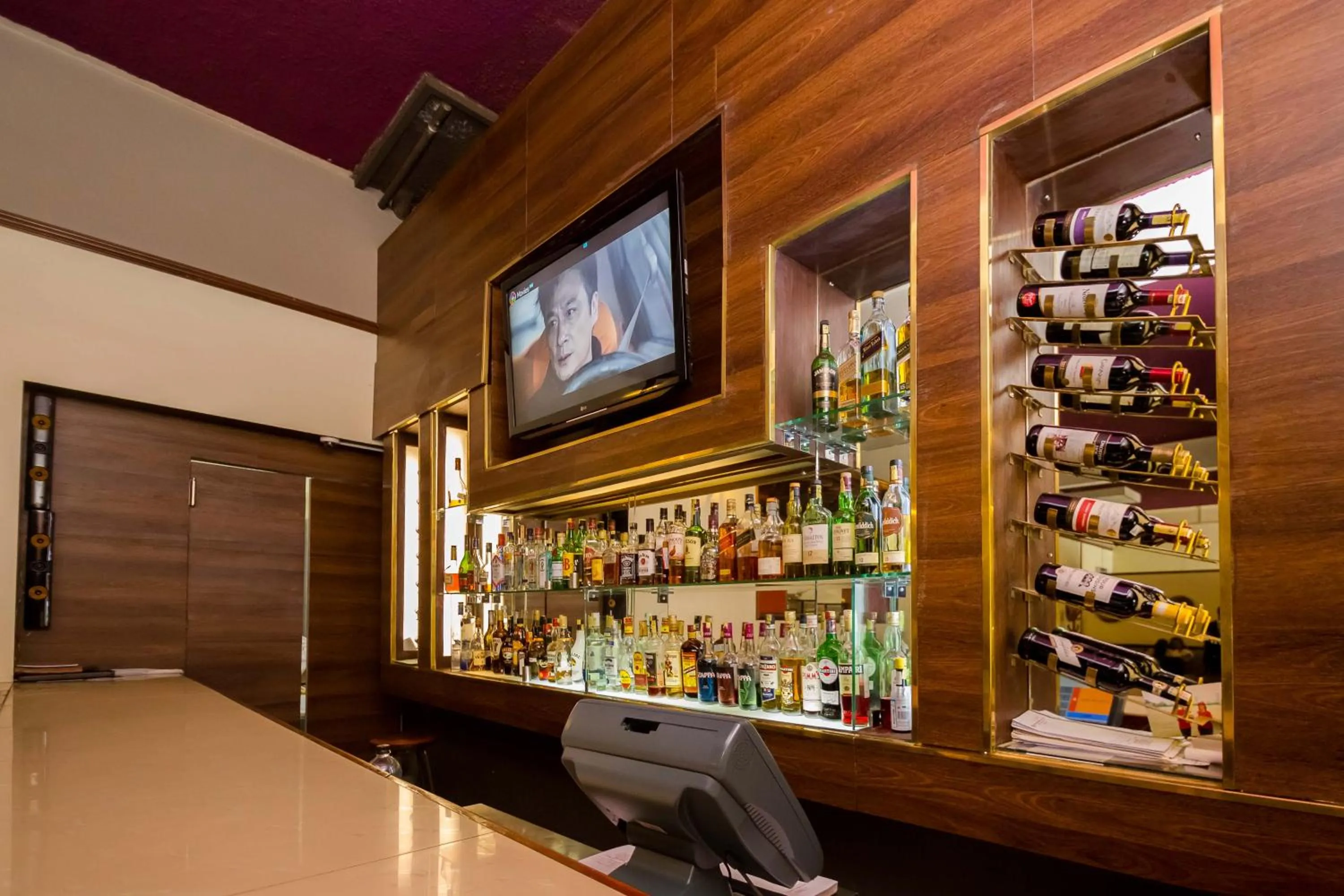 Lounge or bar in Muthu Silver Springs Hotel