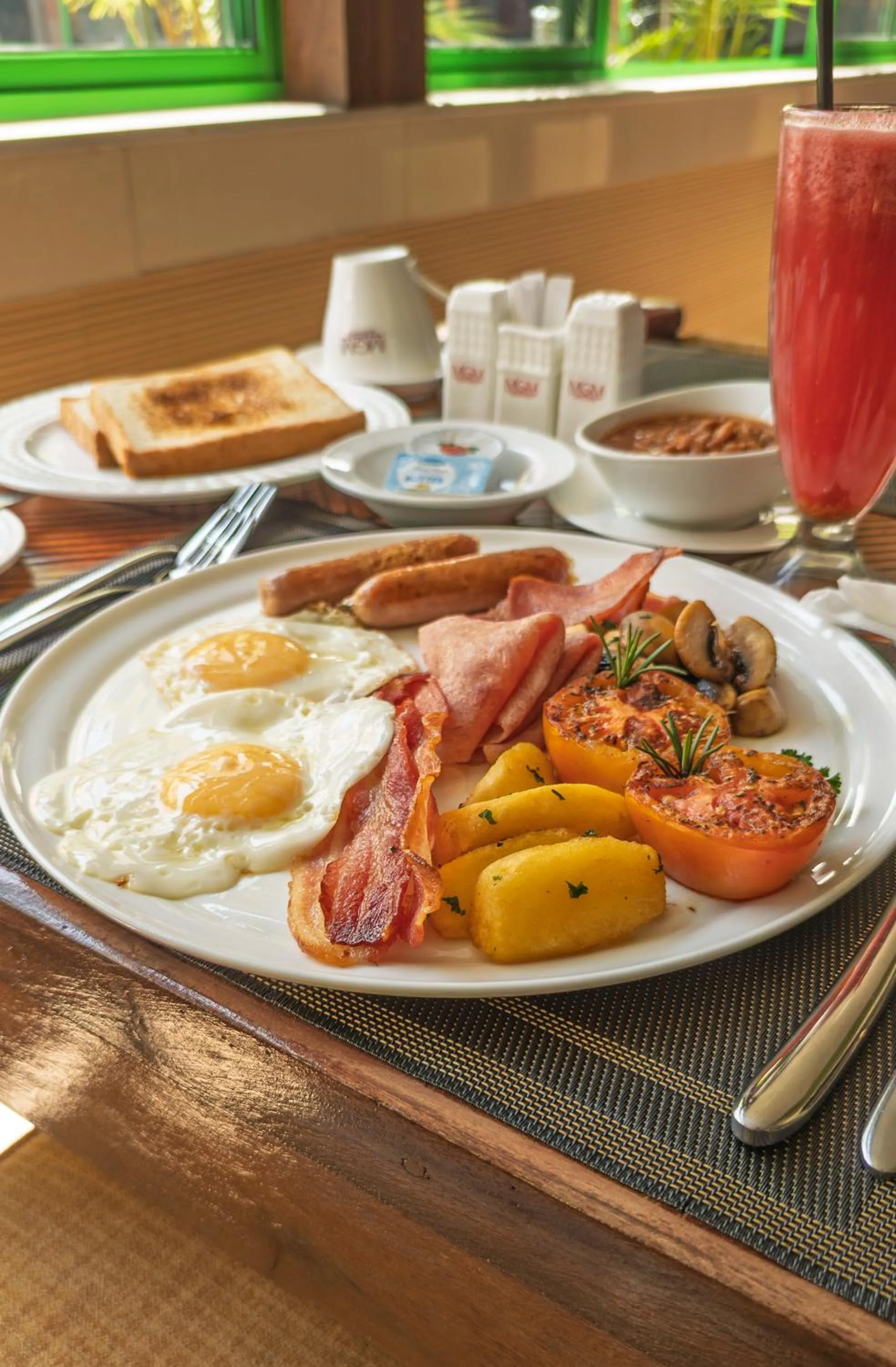 Food and drinks in Muthu Silver Springs Hotel