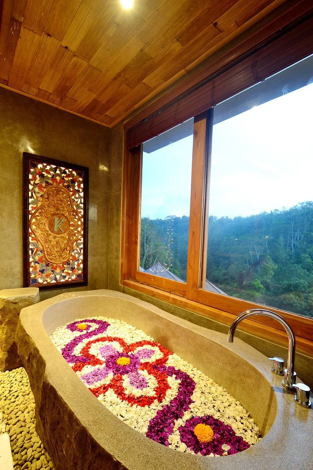 Bath in Kenran Resort Ubud By Soscomma