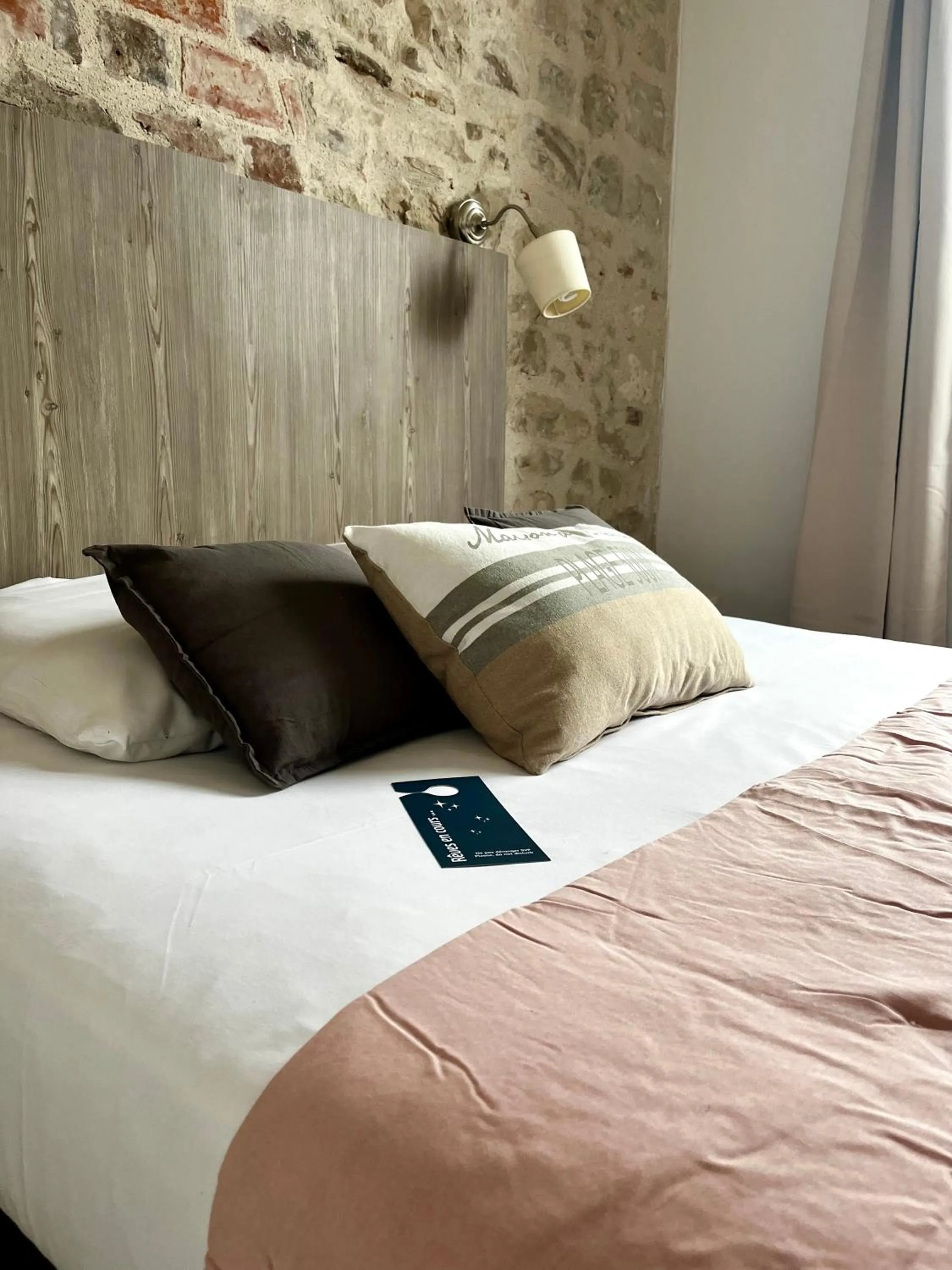 Bed in Hotel de La Paix