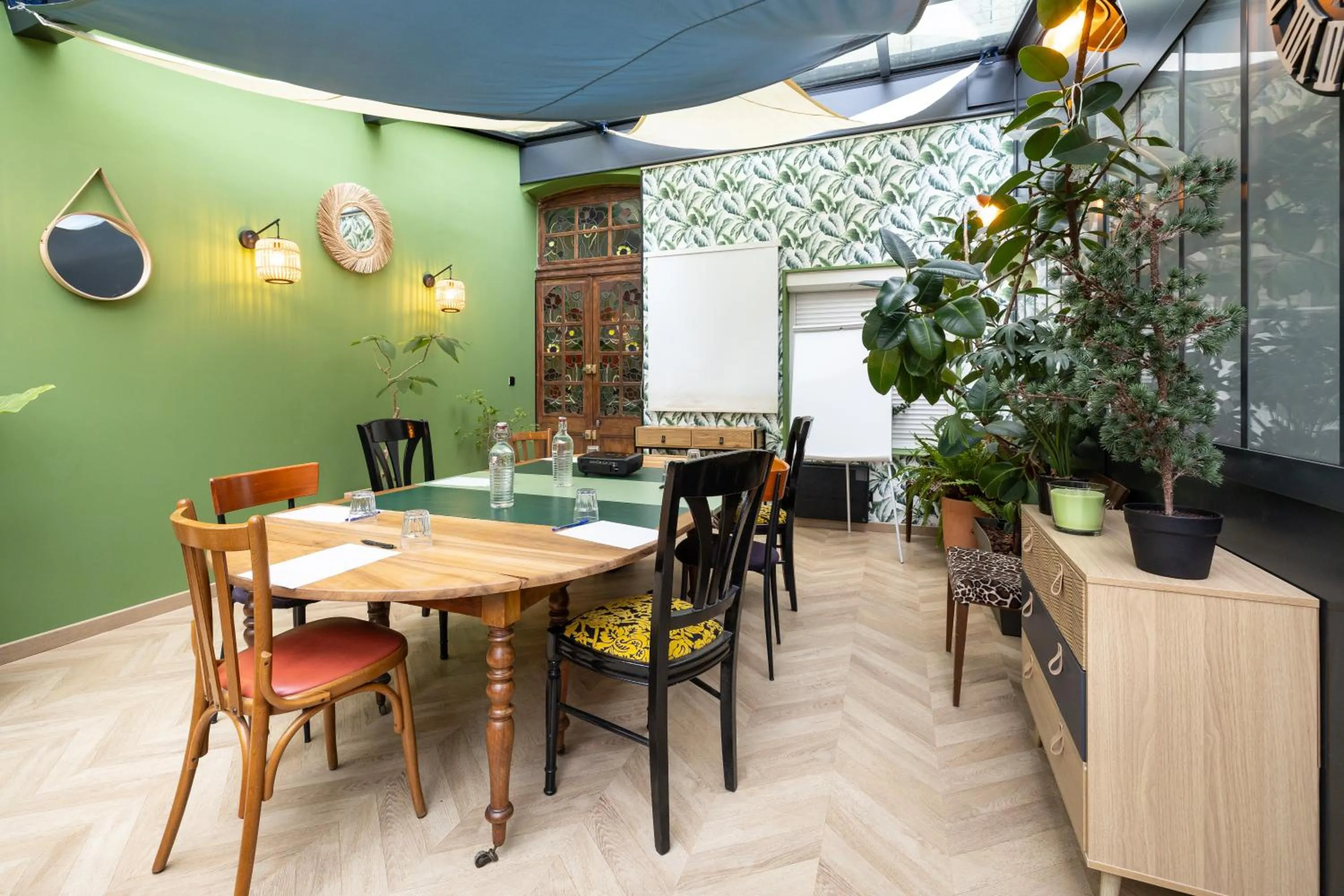 Seating area in Hotel de La Paix