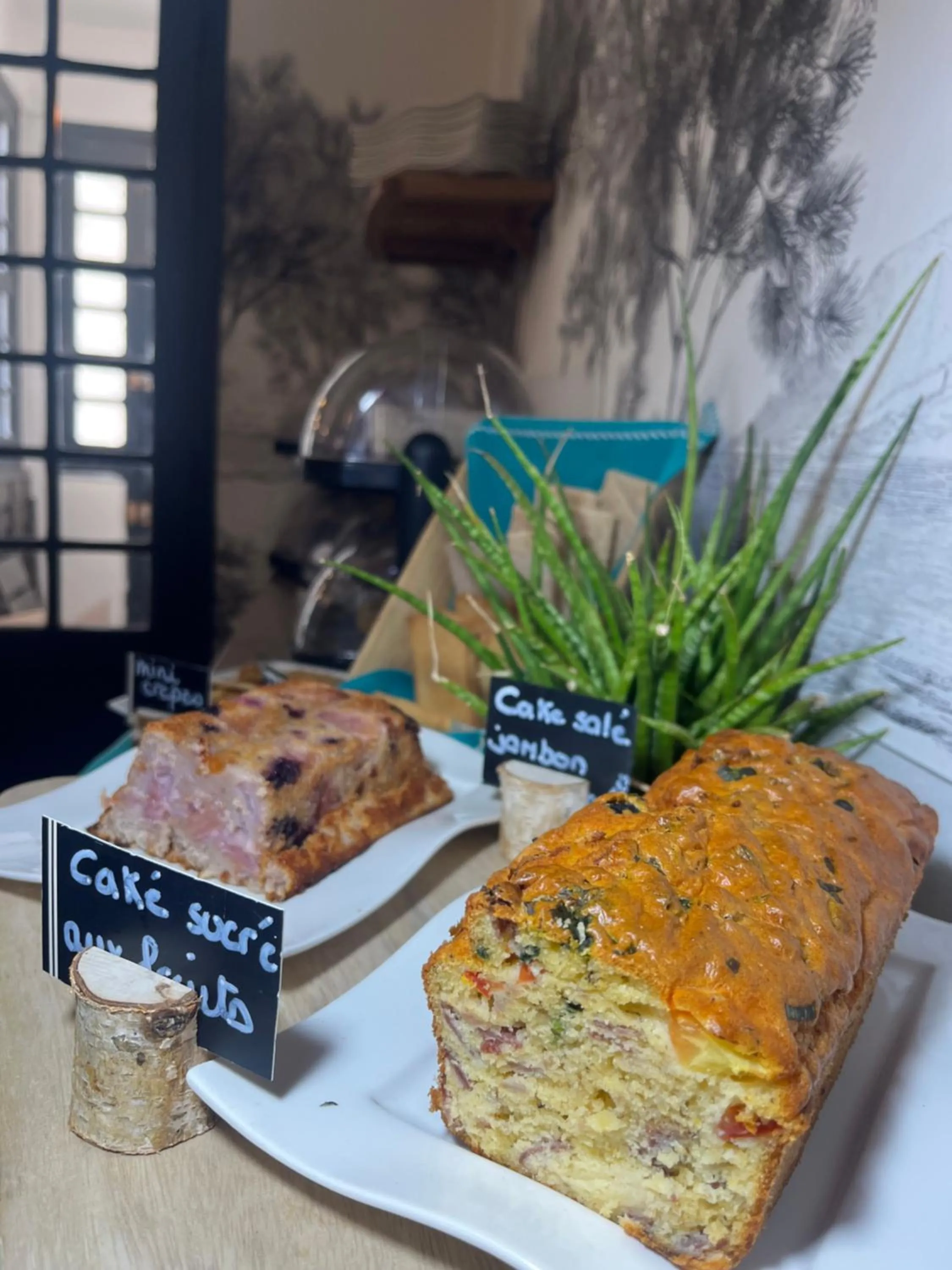 Buffet breakfast in Hotel de La Paix