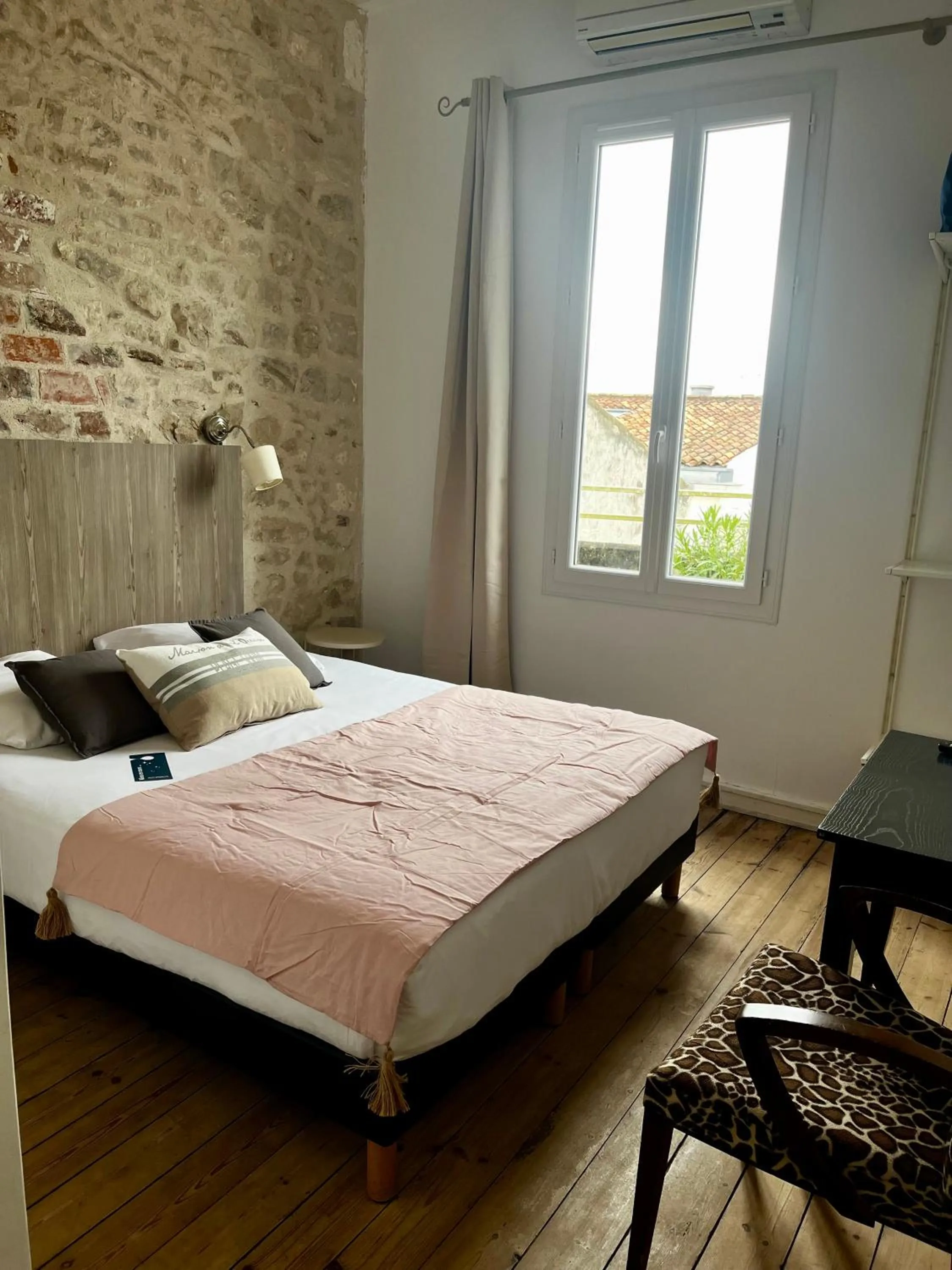 Bed in Hotel de La Paix