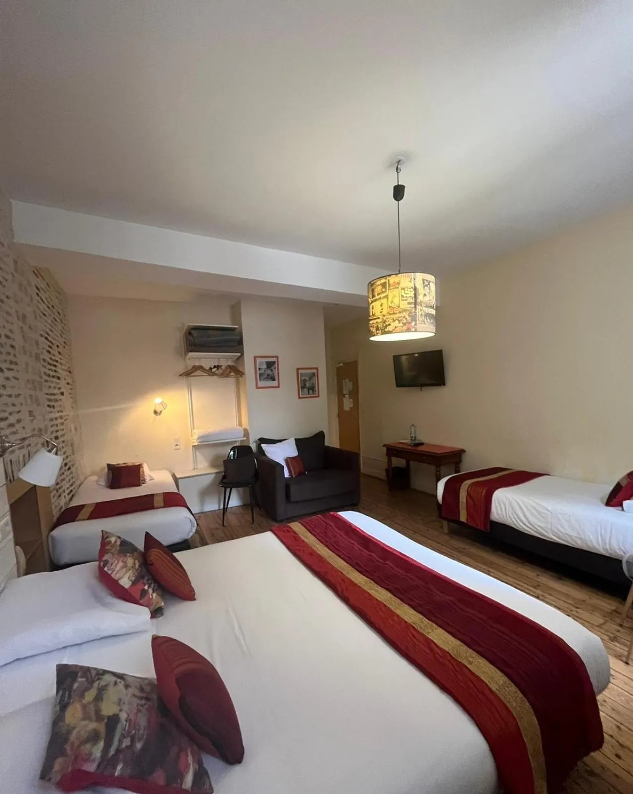 Photo of the whole room, Bed in Hotel de La Paix