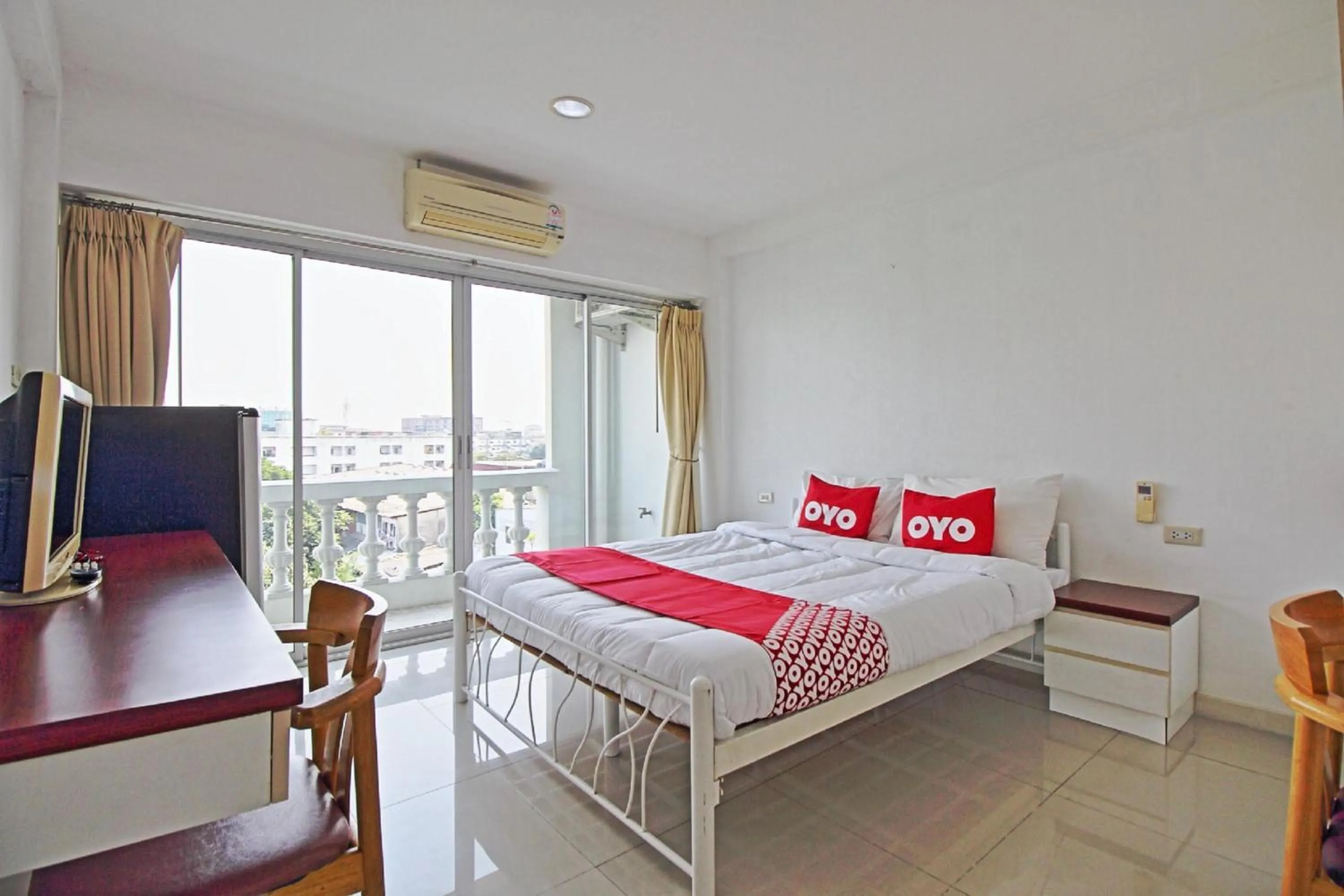 air conditioner, Bed in Super OYO 498 Ladawan Villa