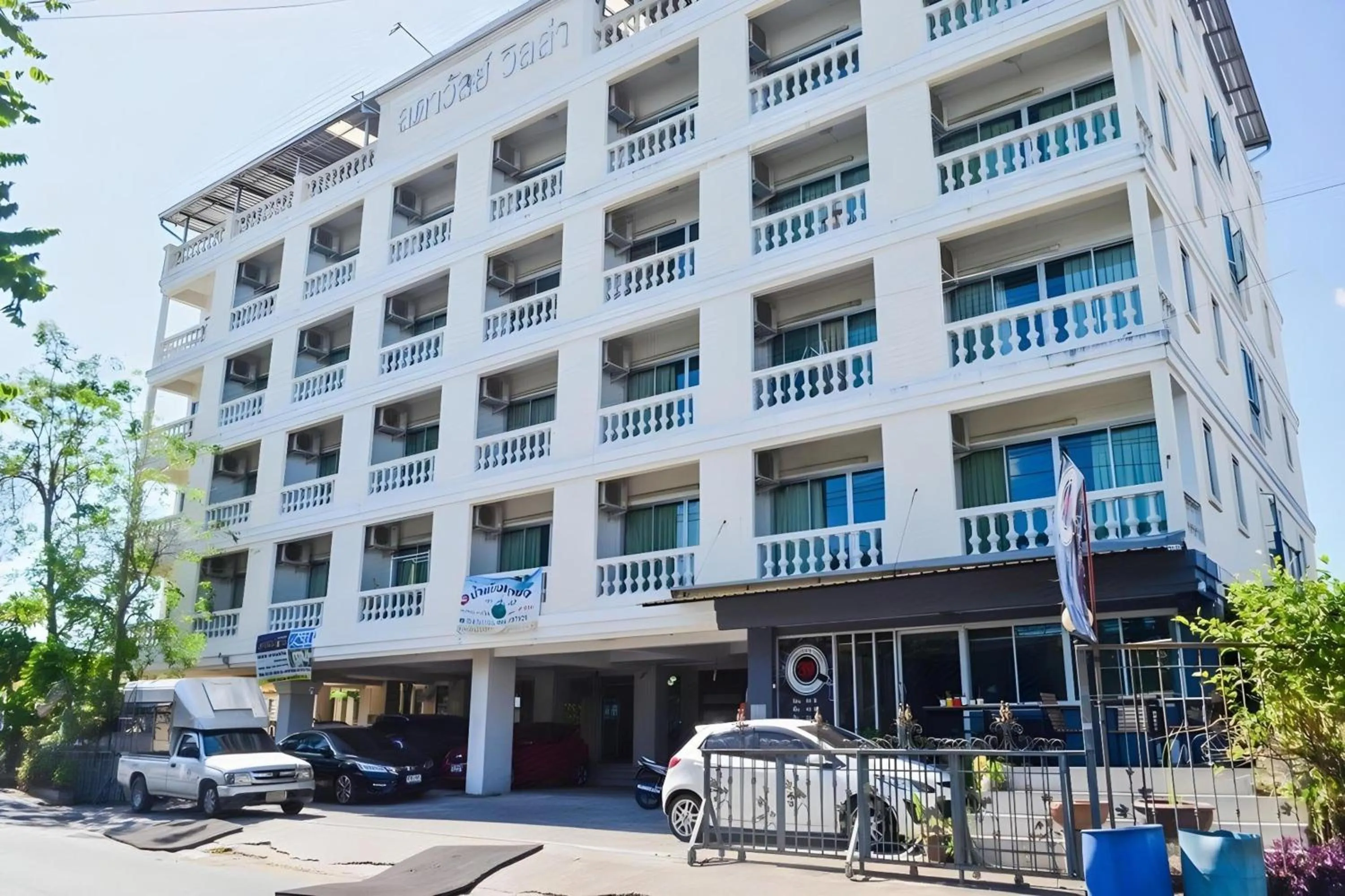 Property building in Super OYO 498 Ladawan Villa