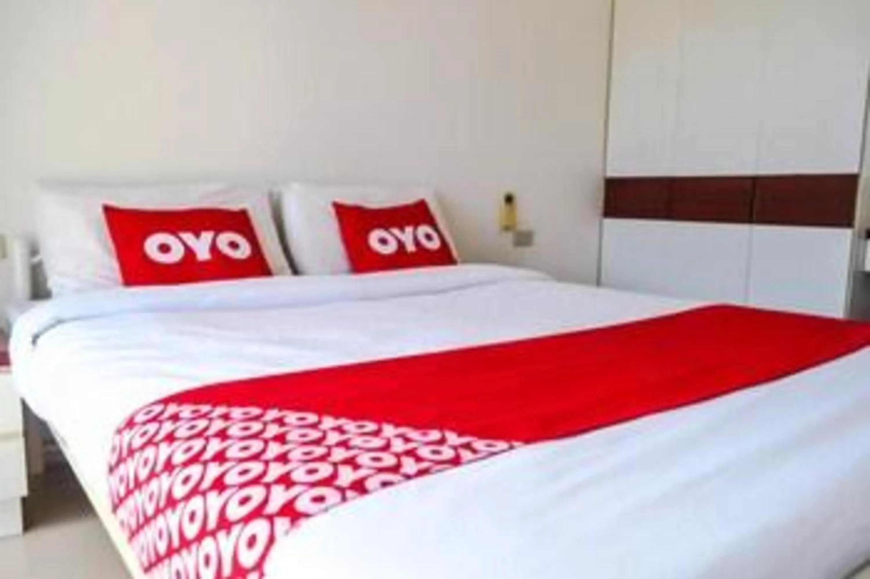 Photo of the whole room, Bed in Super OYO 498 Ladawan Villa