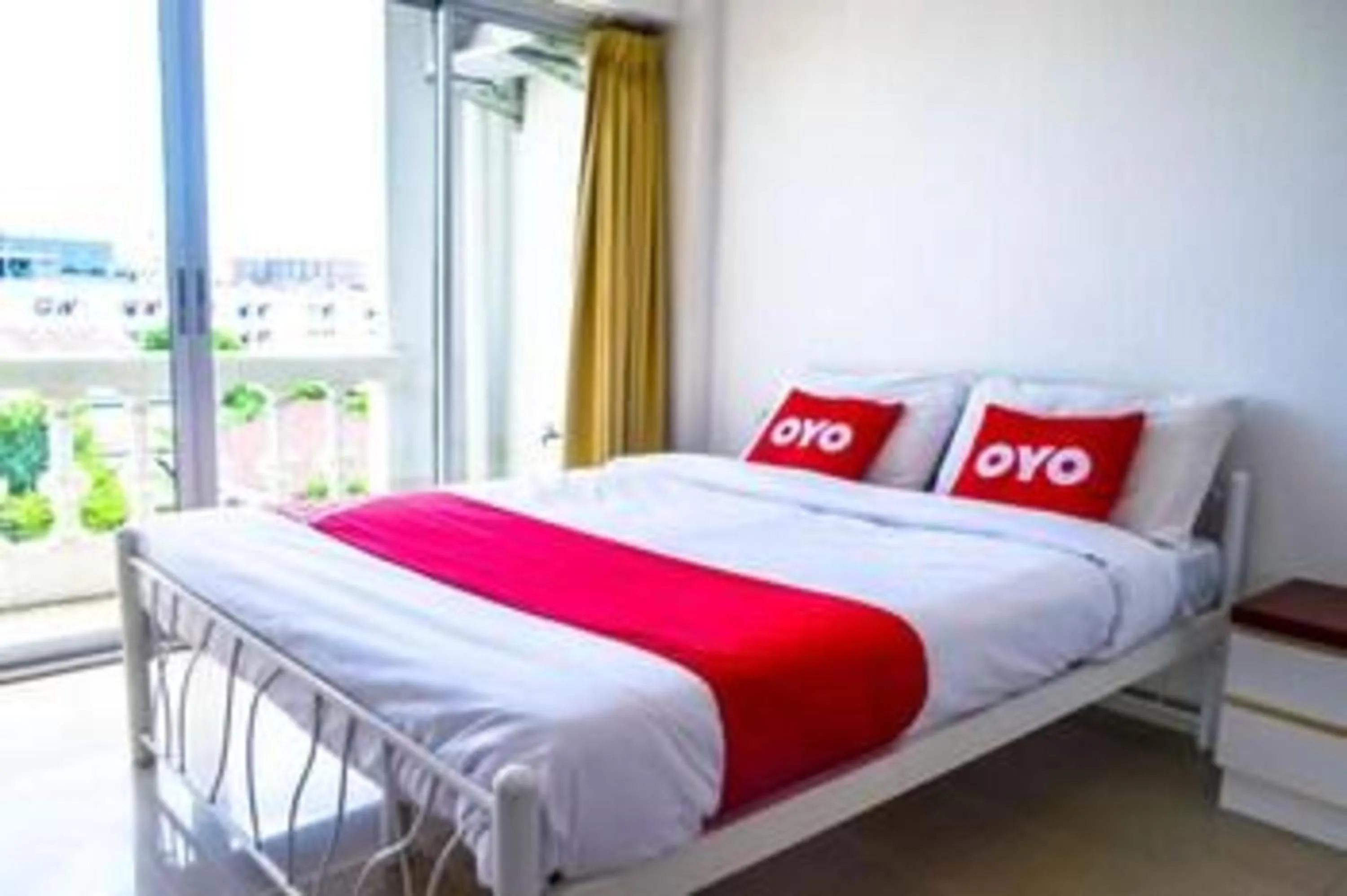 Photo of the whole room, Bed in Super OYO 498 Ladawan Villa