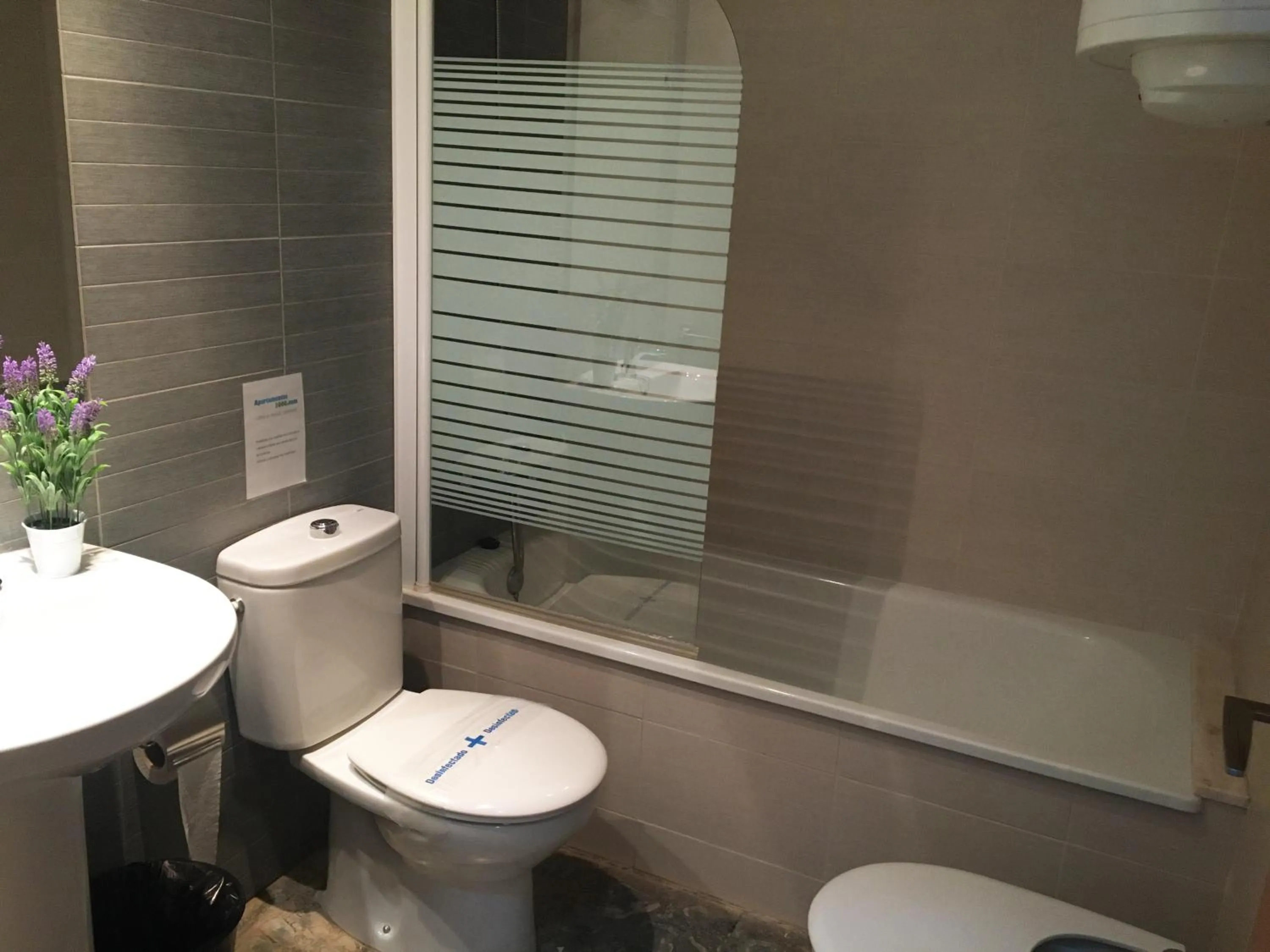 Bathroom in Apartamentos Doña Carmen 3000