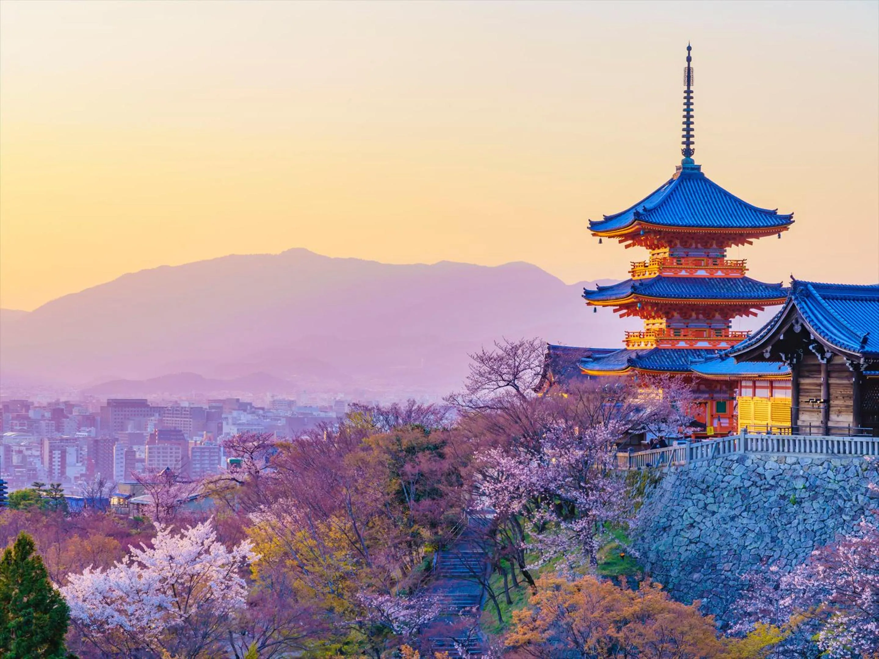 Nearby landmark in nol kyoto sanjo