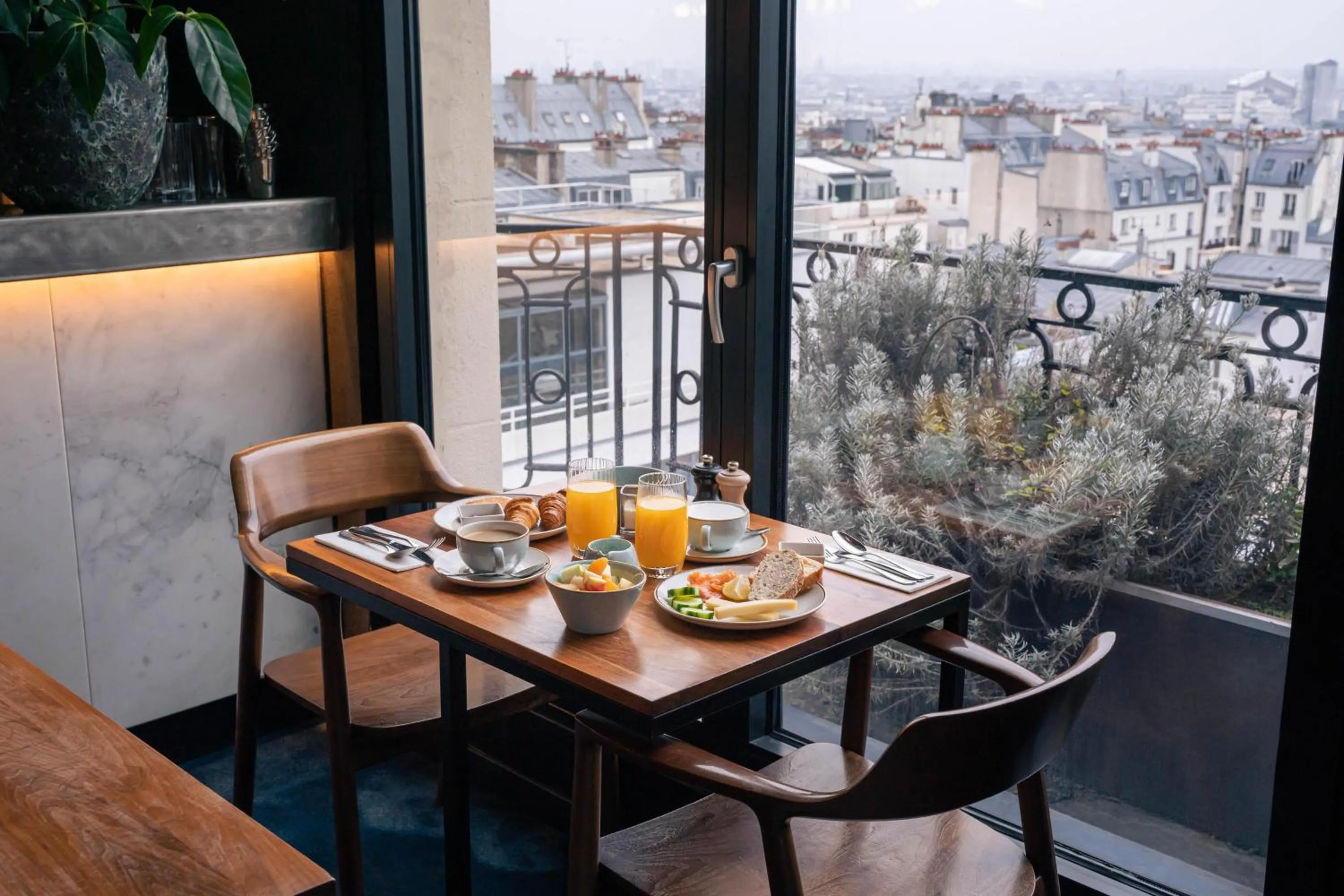 Restaurant/places to eat in Terrass" Hotel