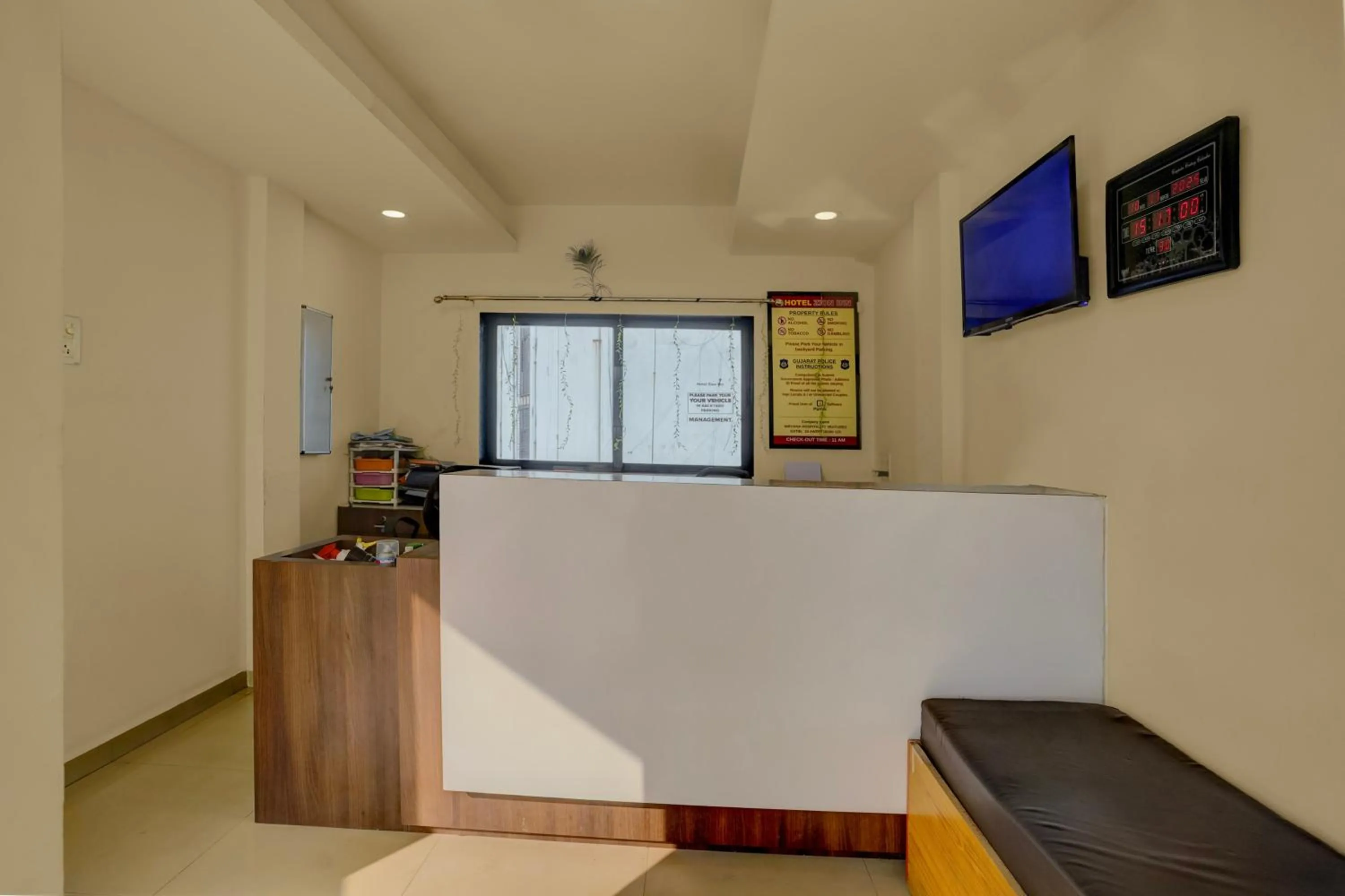 Lobby or reception in Hotel O Vapi GIDC Formerly Zion Inn