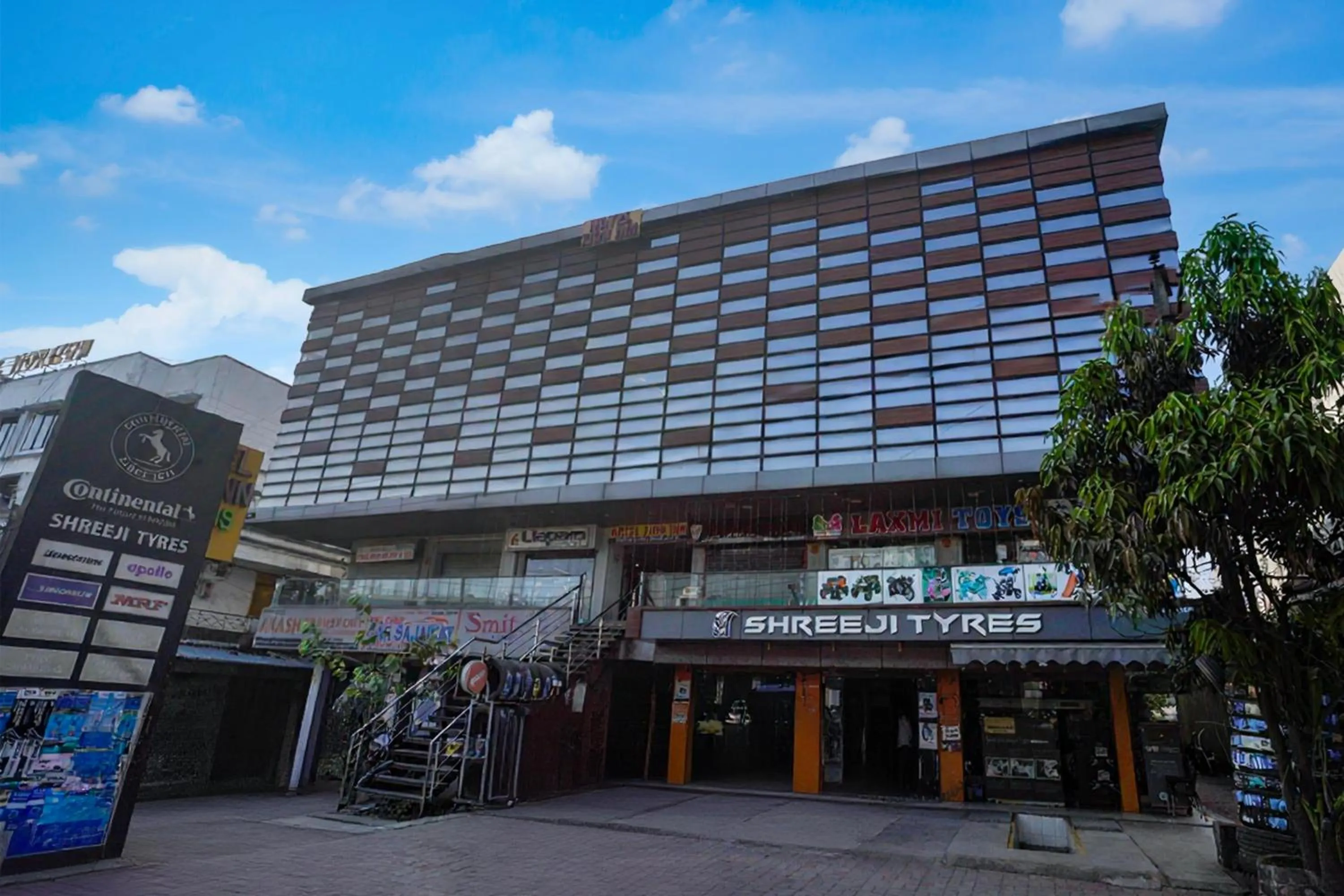 Facade/entrance in Hotel O Vapi GIDC Formerly Zion Inn